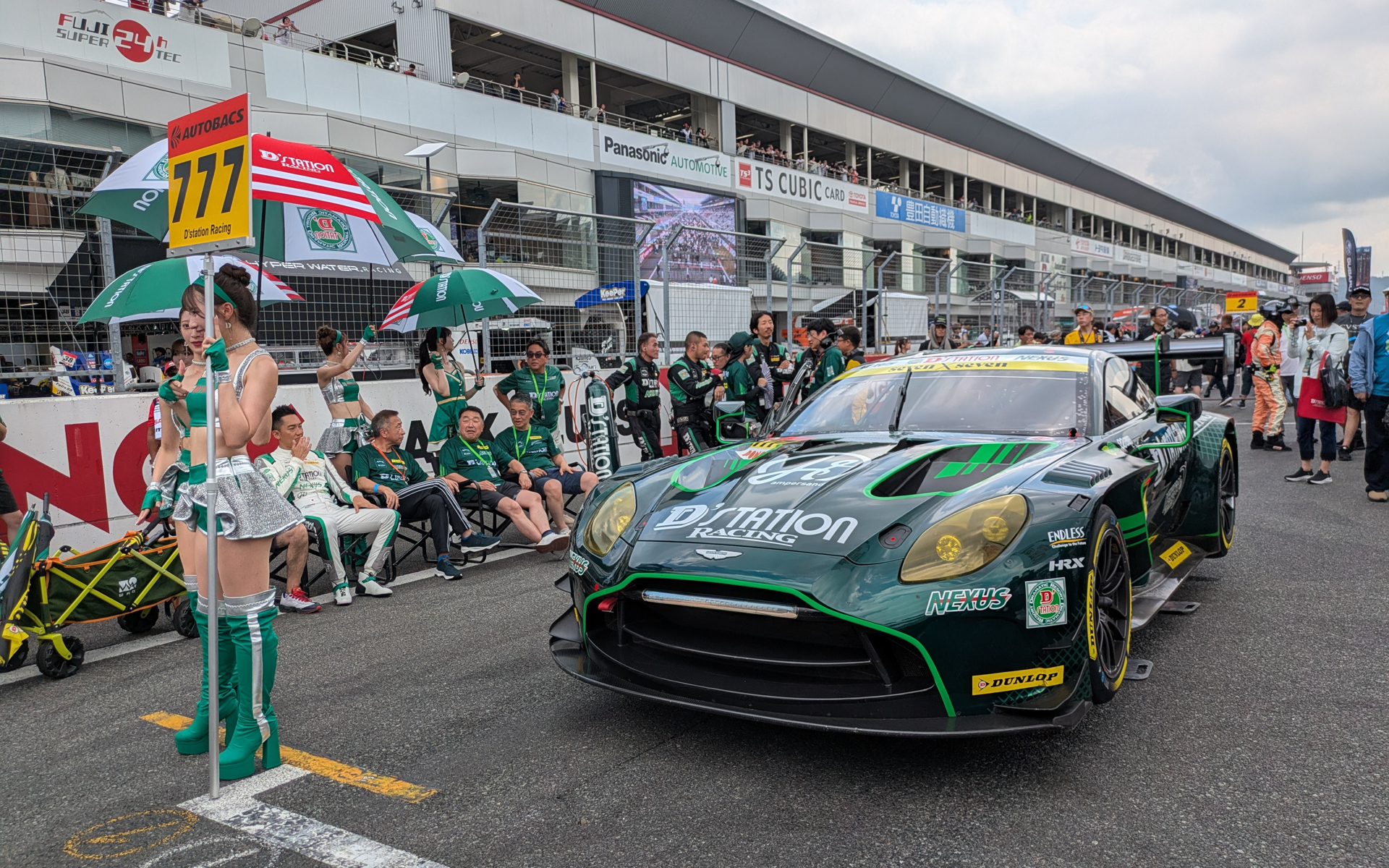 SUPER GT 第4戦富士のレース2では見事ポールトゥウインで優勝した