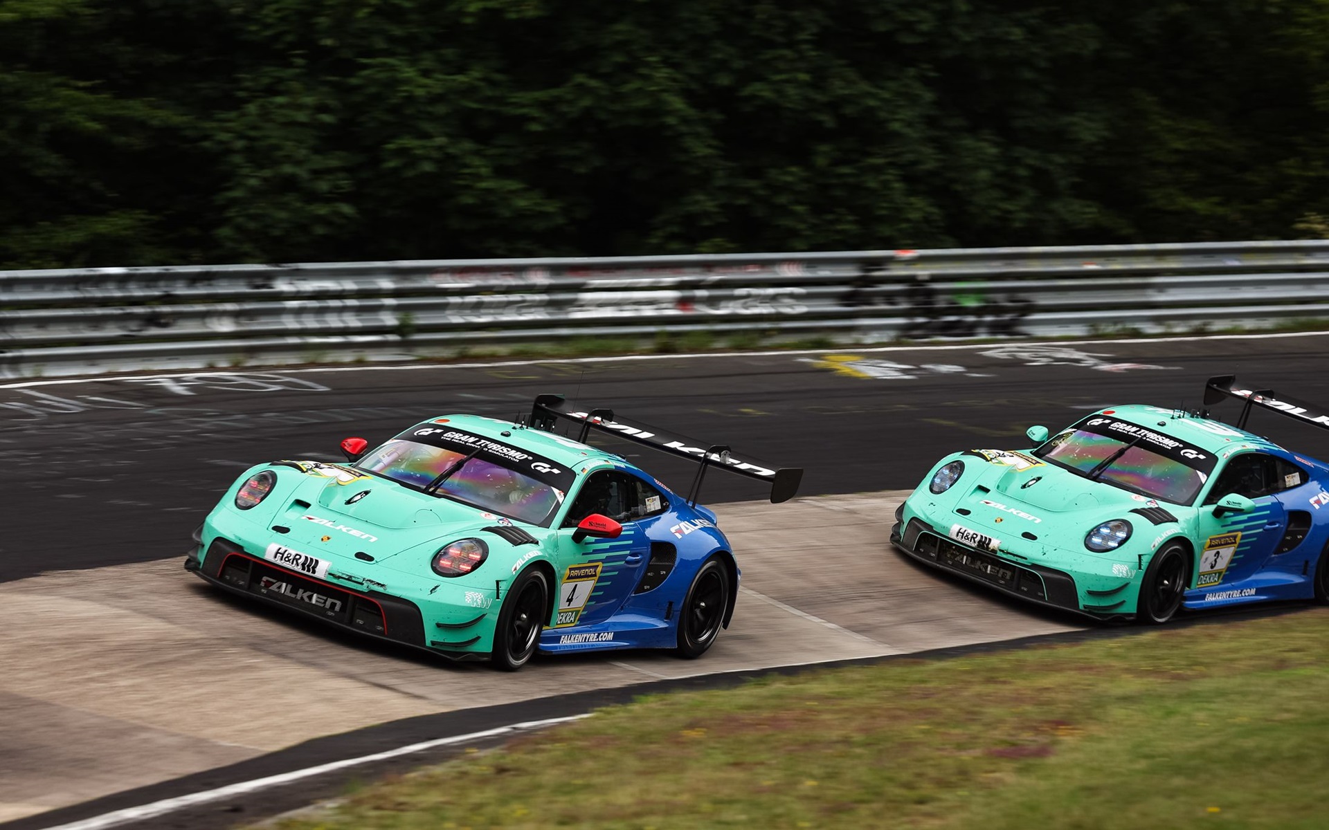 ニュルブルクリンク耐久シリーズ第6戦で、ファルケンモータースポーツチームが今季3勝目をワンツーフィニッシュで飾った