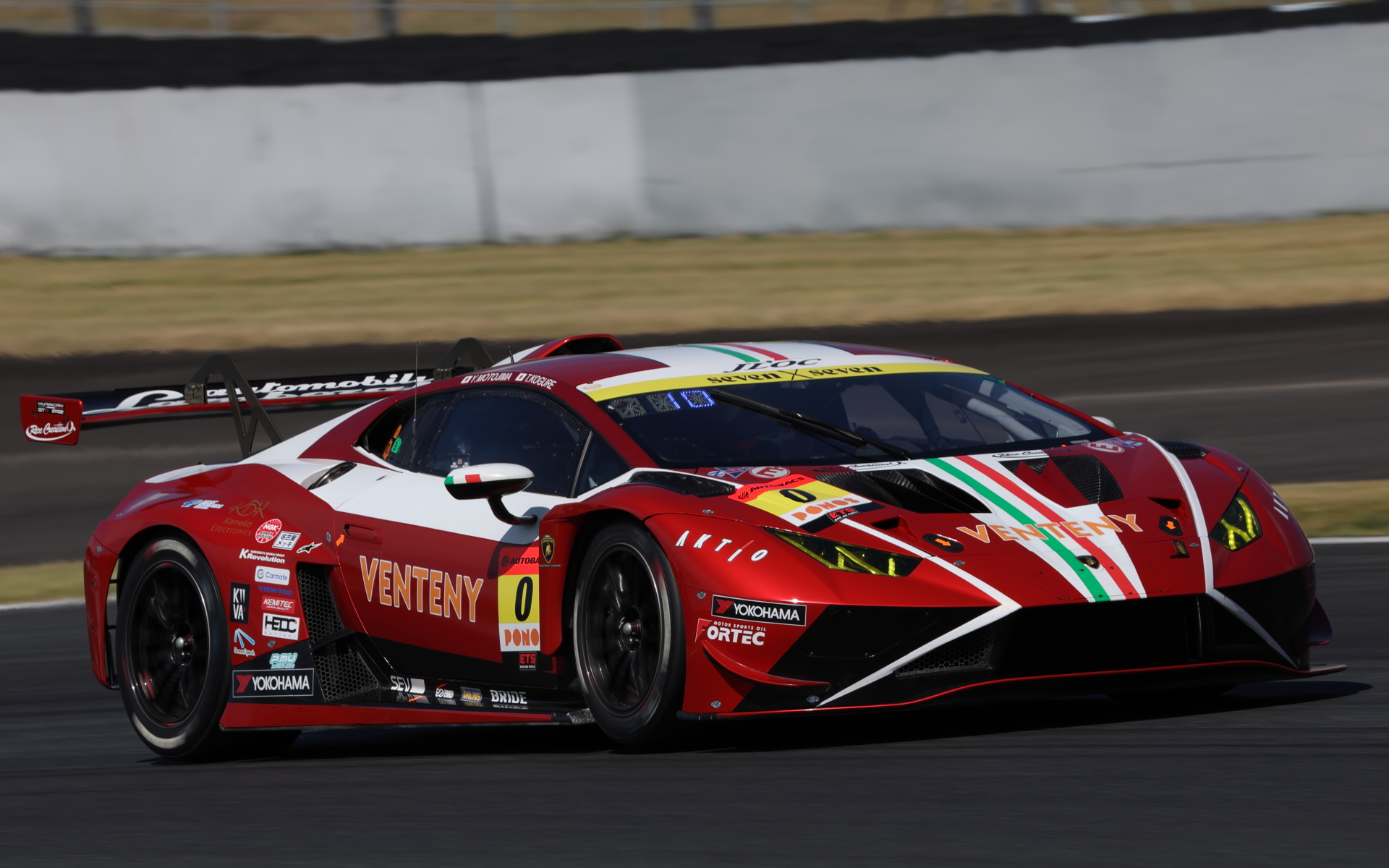 GT300クラスに参戦している0号車 VENTENY Lamborghini GT3（小暮卓史/元嶋佑弥）
