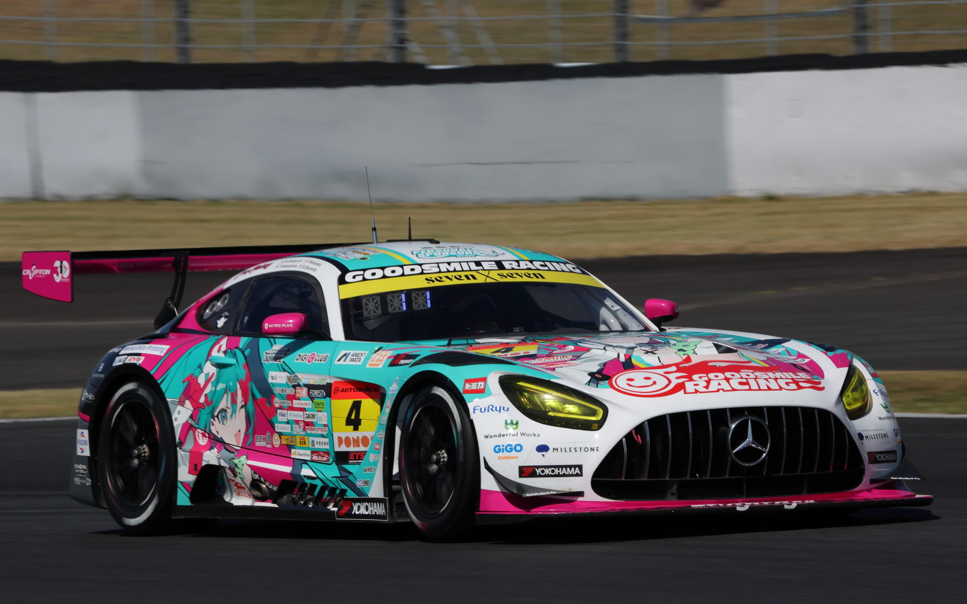 GT300クラスに参戦中の4号車 グッドスマイル 初音ミク AMG（谷口信輝/片岡龍也/中山友貴/奥本隼士）