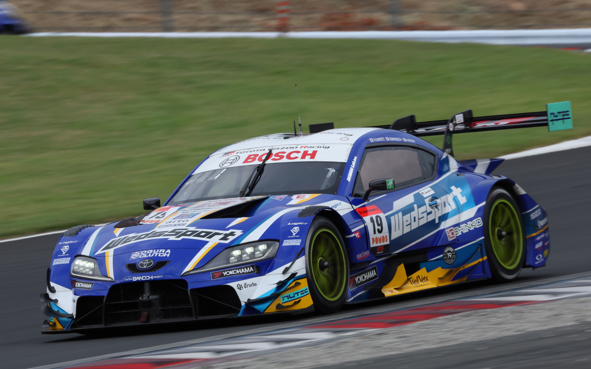 GT500クラスに参戦している19号車 WedsSport ADVAN GR Supra（国本雄資/阪口晴南）