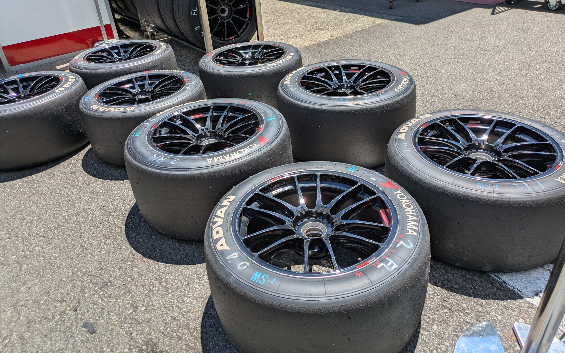 横浜ゴムはSUPER GT300クラスでは半数を超えるマシンにタイヤを供給している