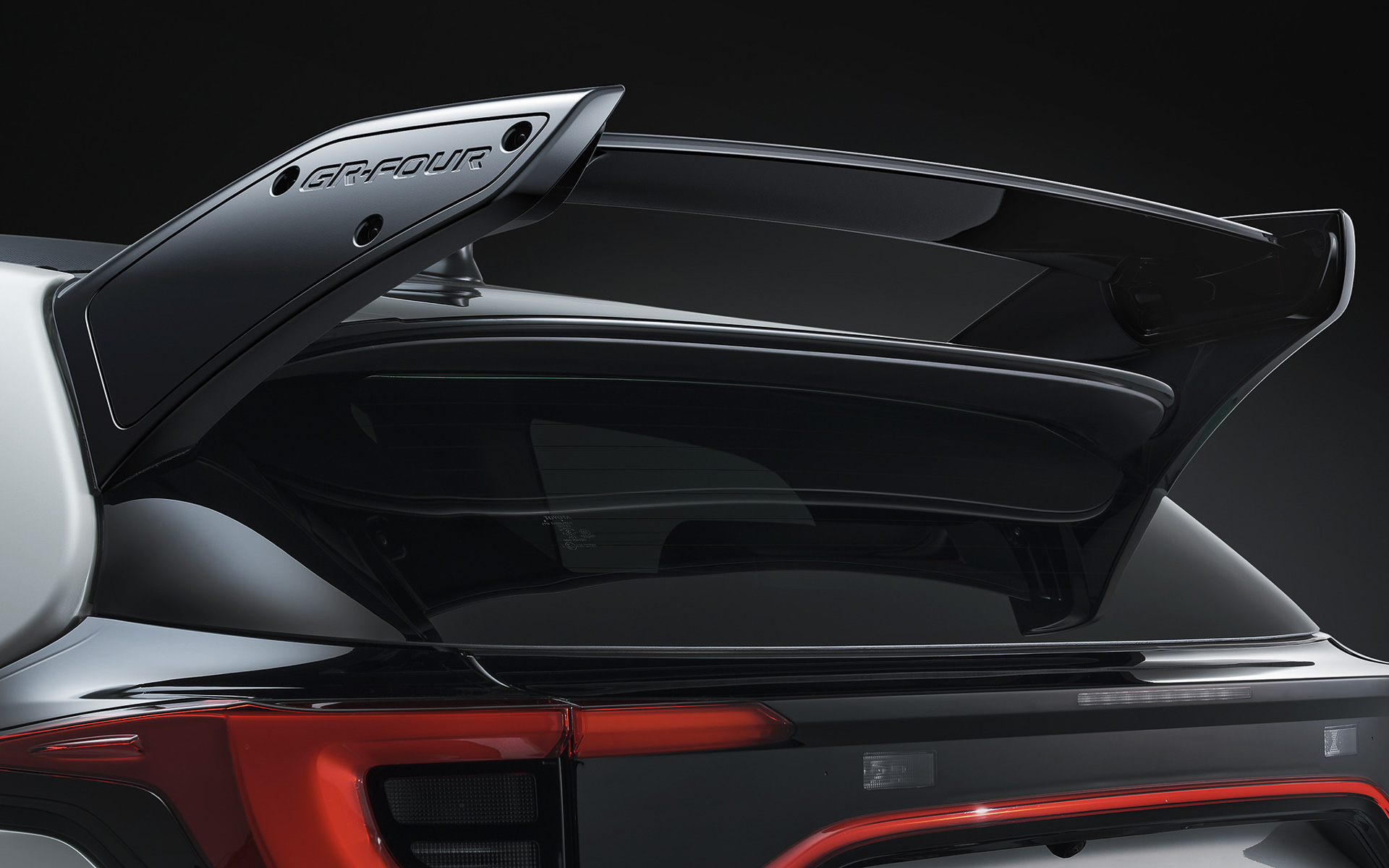 「可変式リヤウイング」