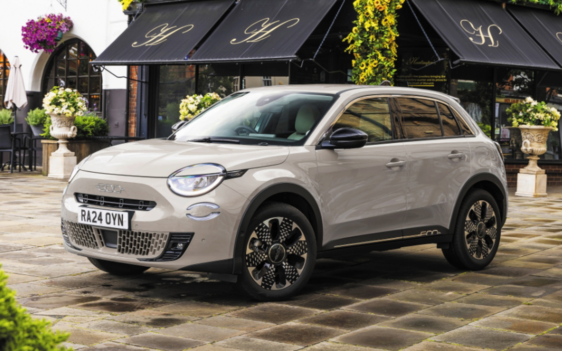 限定車「600 Hybrid Crema Cappuccino」