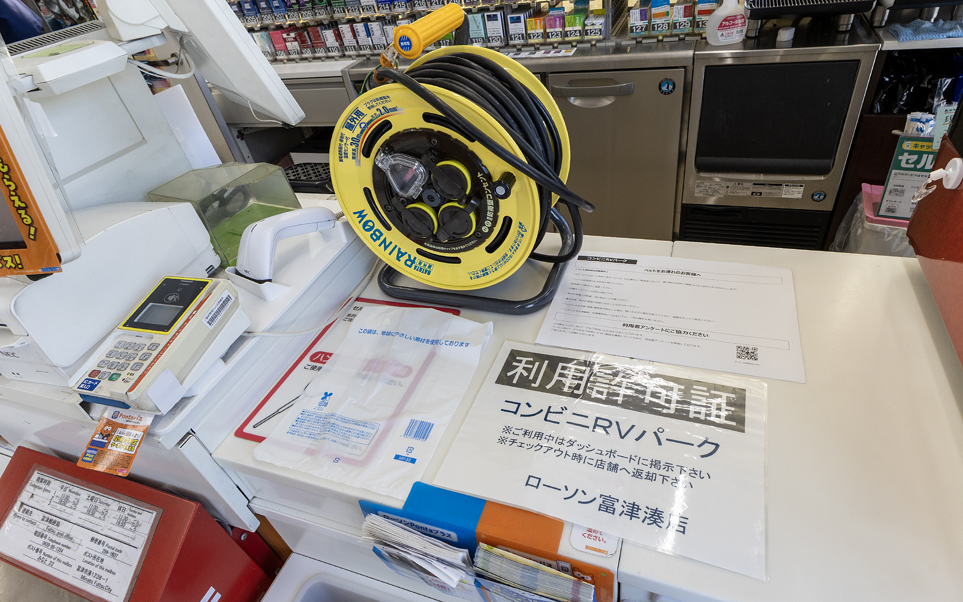 お店についたらレジでRVパークを予約してることを伝えると受付キットが渡されて、車室の案内をしてもらえる