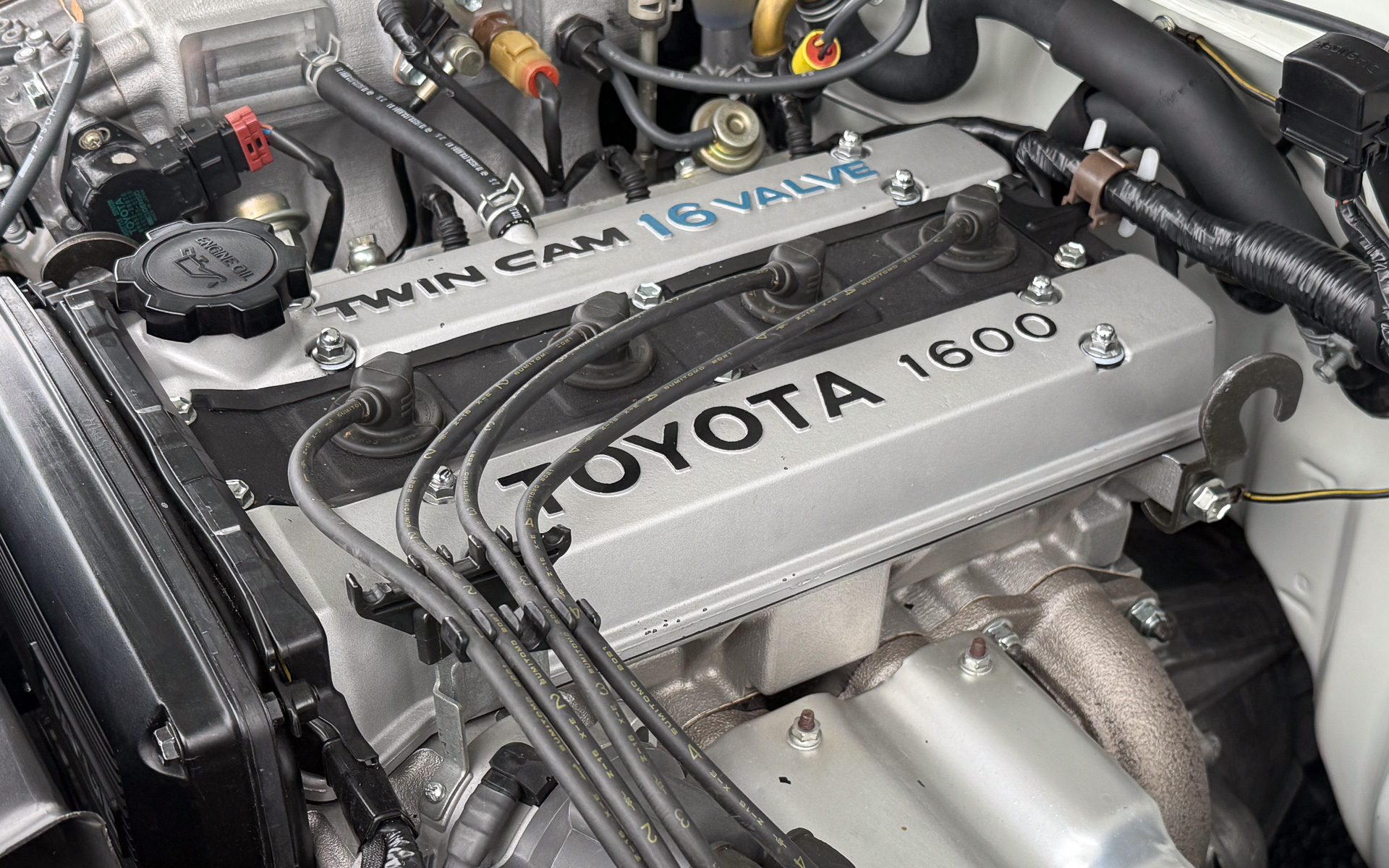 GRヘリテージパーツを使って組み立てられた4A-GE型エンジン。シリンダーヘッド、シリンダーブロックの2つのパーツが使われている