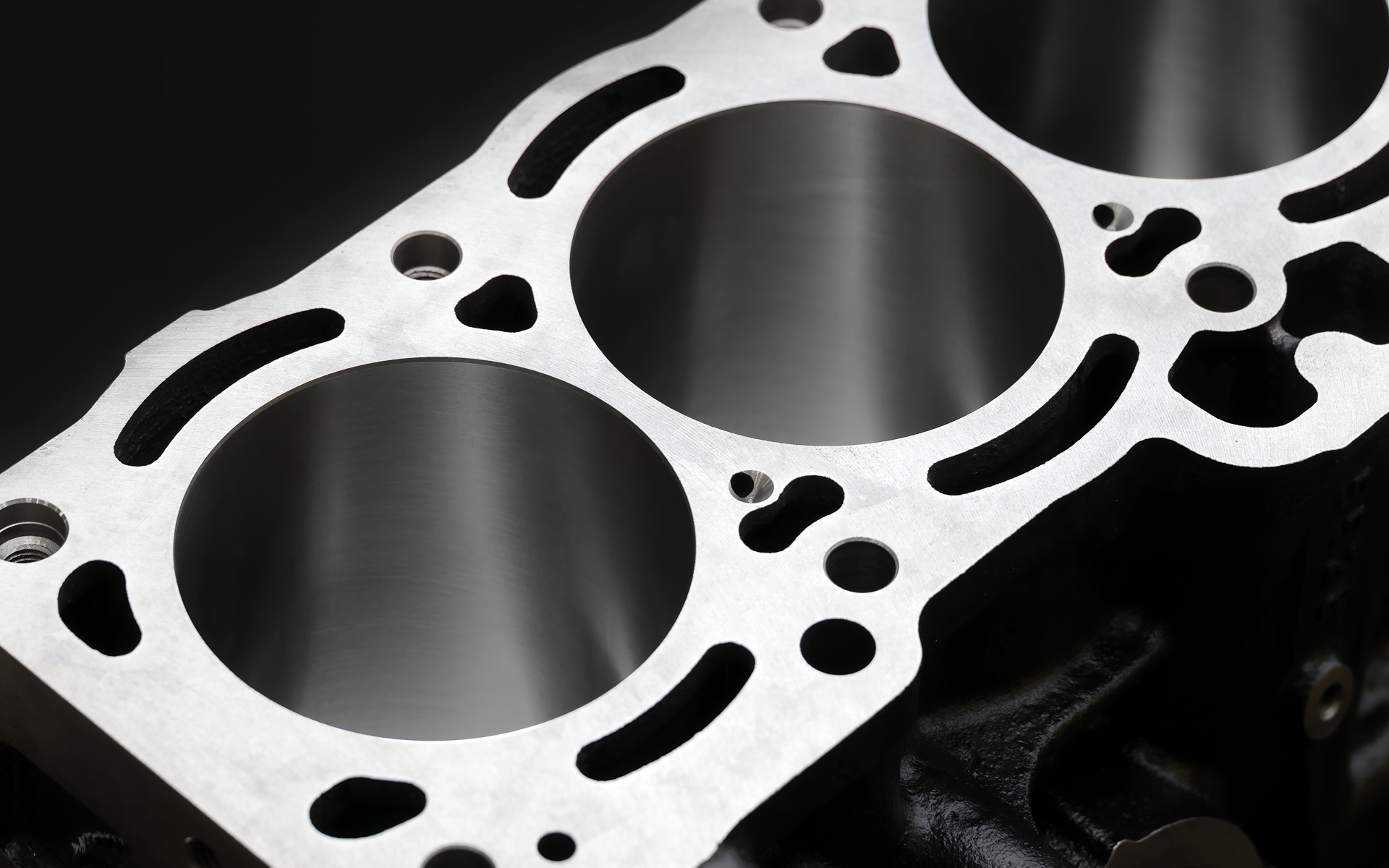 現在のトヨタの加工技術でホーニング加工されたシリンダー