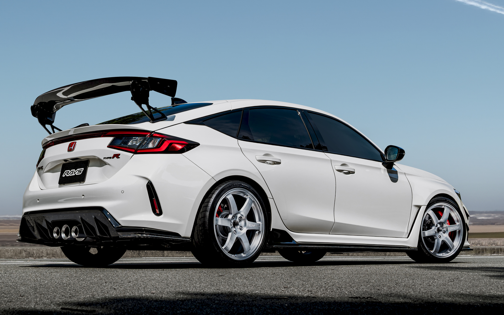 ボルクレーシング「TE37 SAGA S-plus A.S.T. ブラッシュド」装着イメージ（シビックTYPE R）