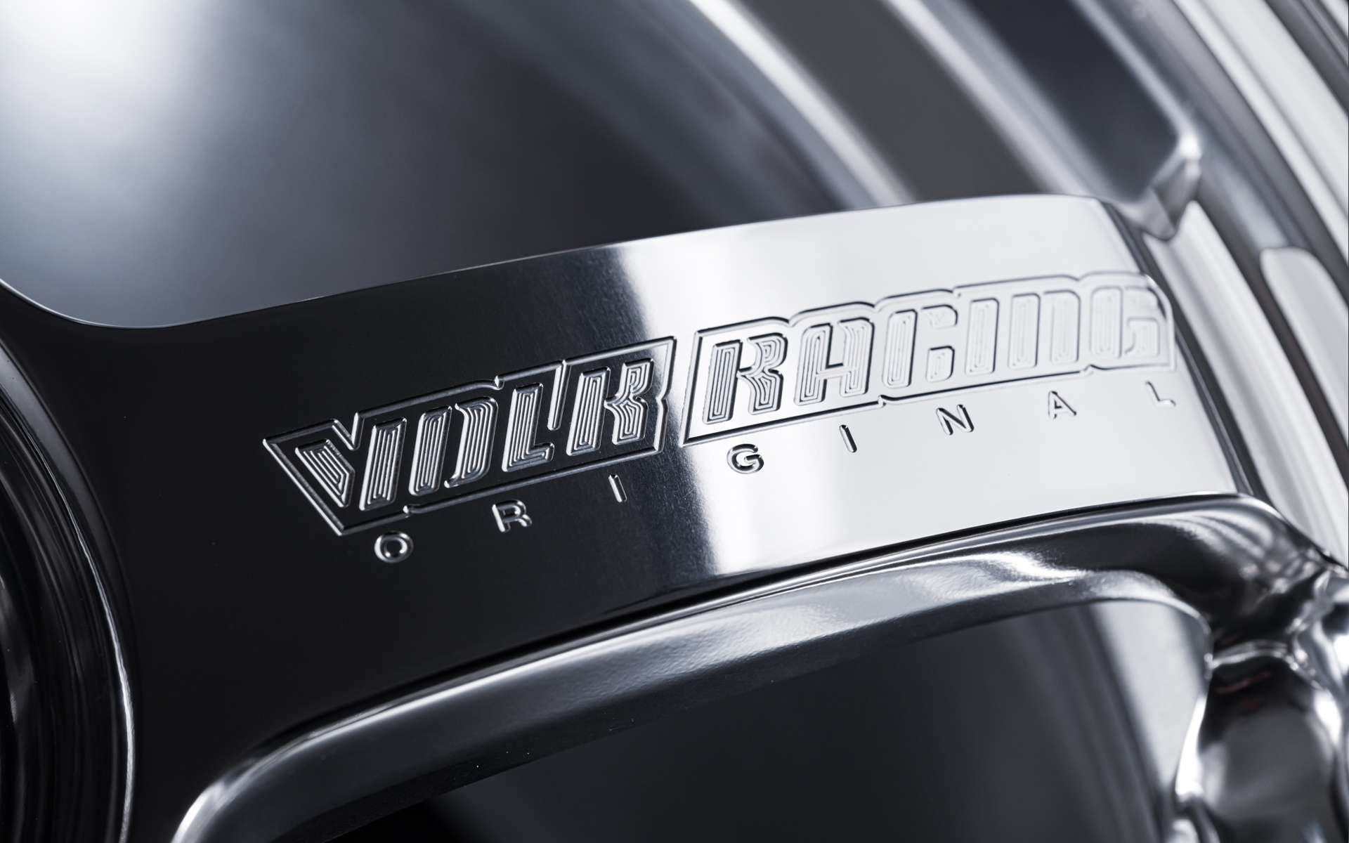 くすみのない圧倒的な透明感を持つ「A.S.T. クリスタルバフ」