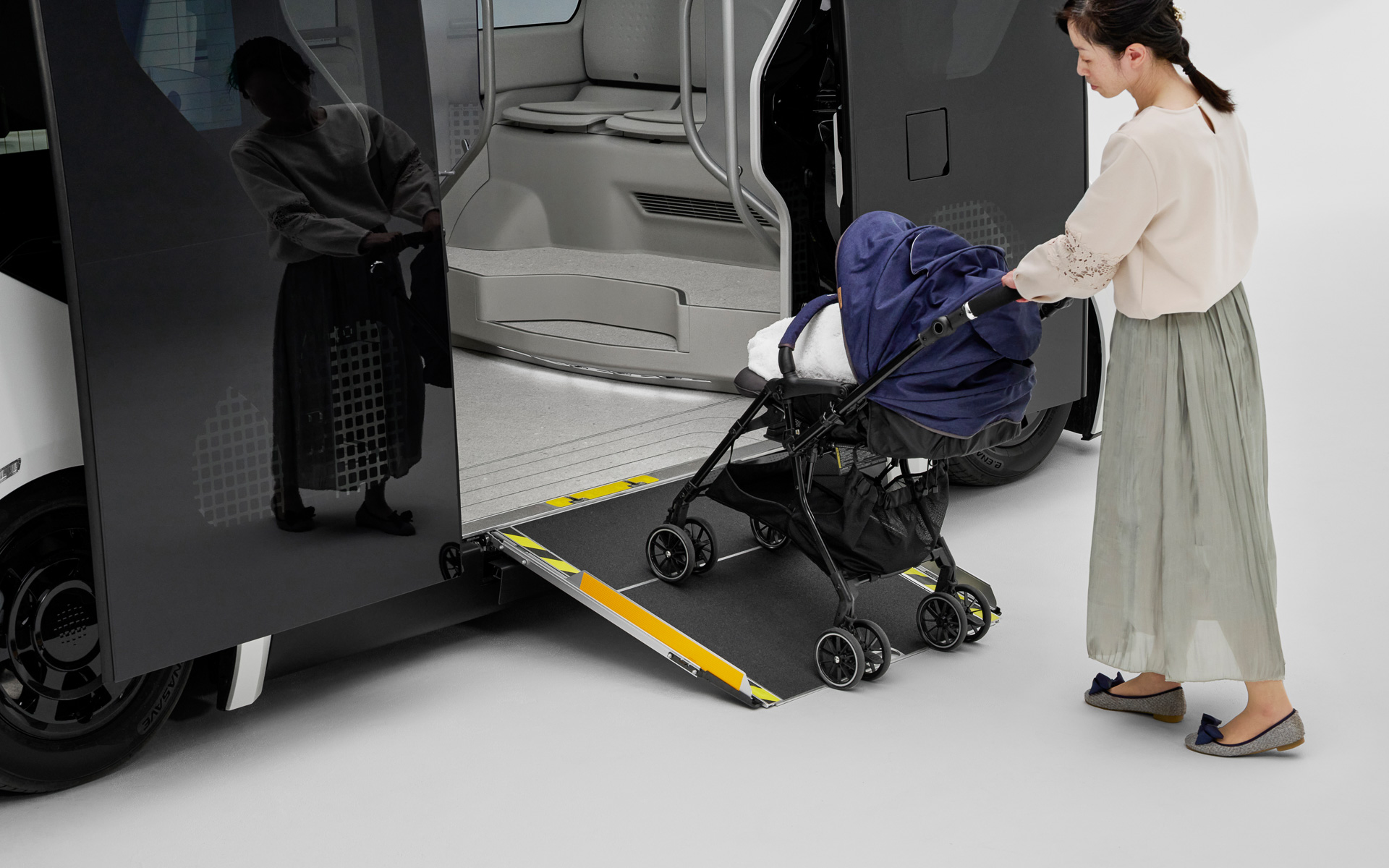 ベビーカーも便利に乗せられる