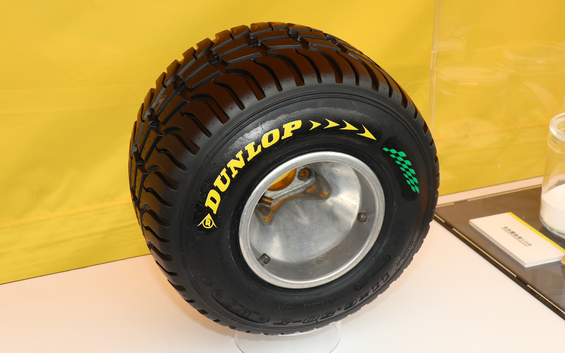 サステナブル原材料比を49％まで高めたダンロップの新しいBEVカート向けウェットタイヤ