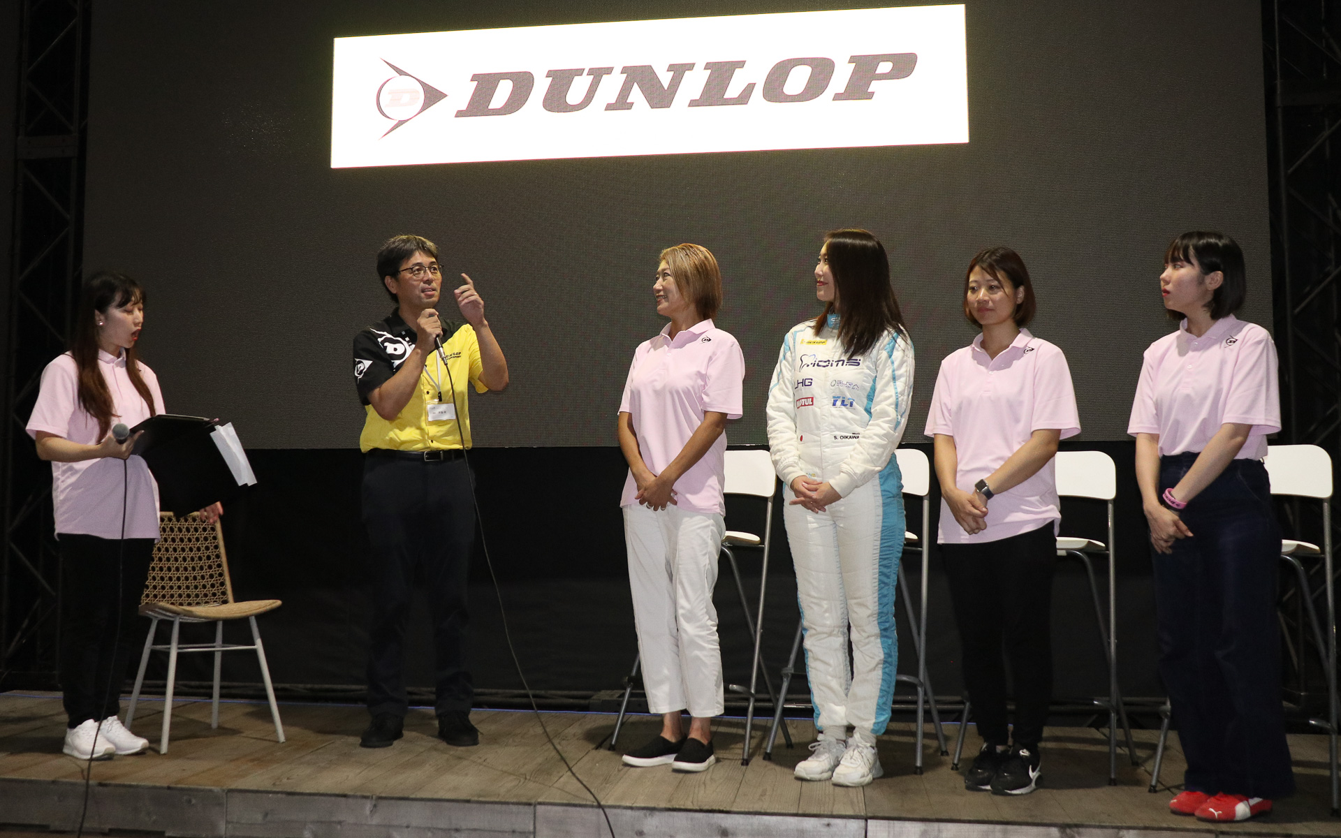 住友ゴム工業株式会社 モータースポーツ部 部長 斉脇泉氏（左から2番目）も急きょ登壇した