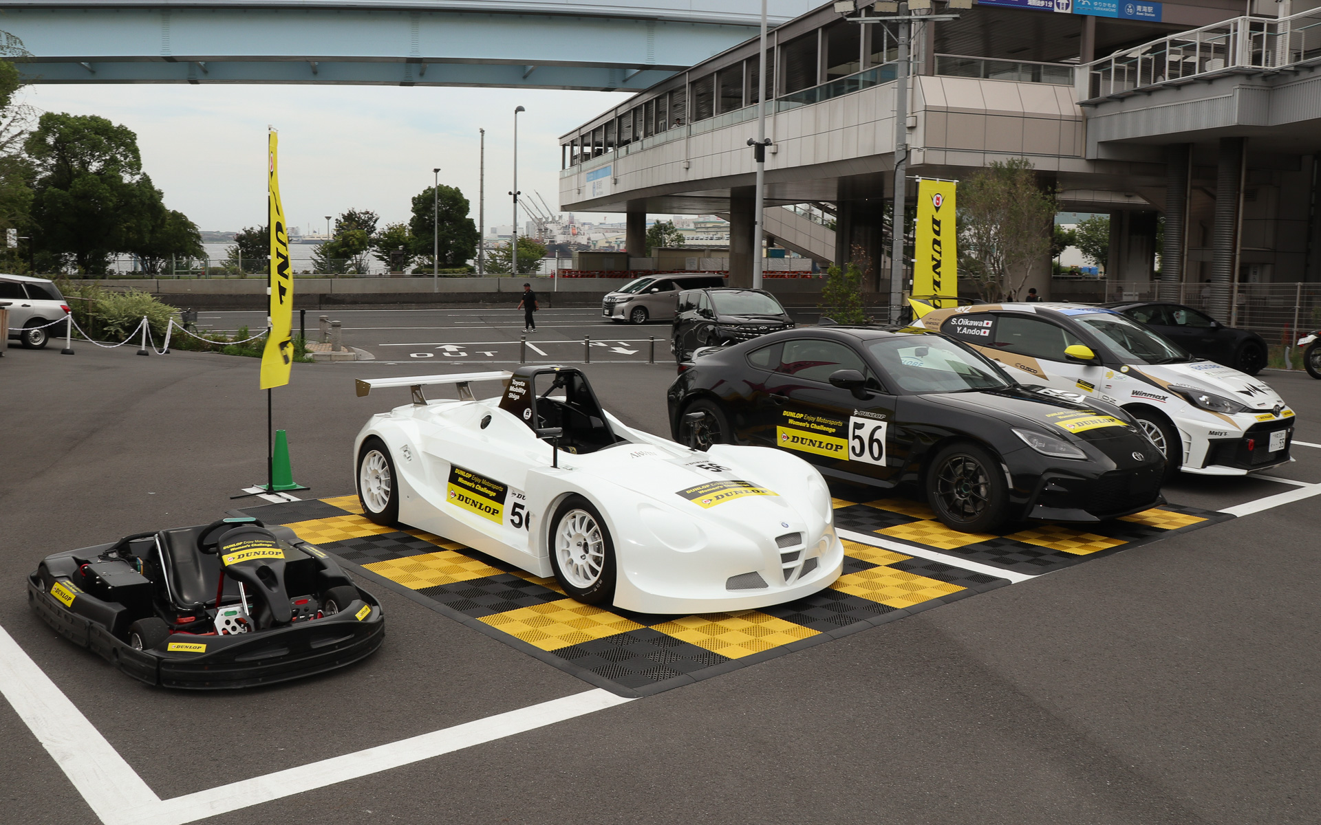 ダンロップタイヤ装着車両の展示スペース