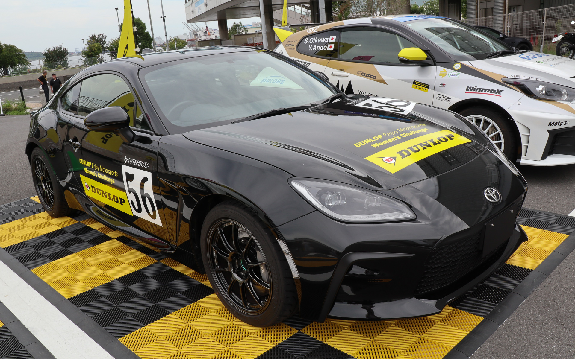 DUNLOP Enjoy Motorsports Women’s ChallengeをPRするデモカー