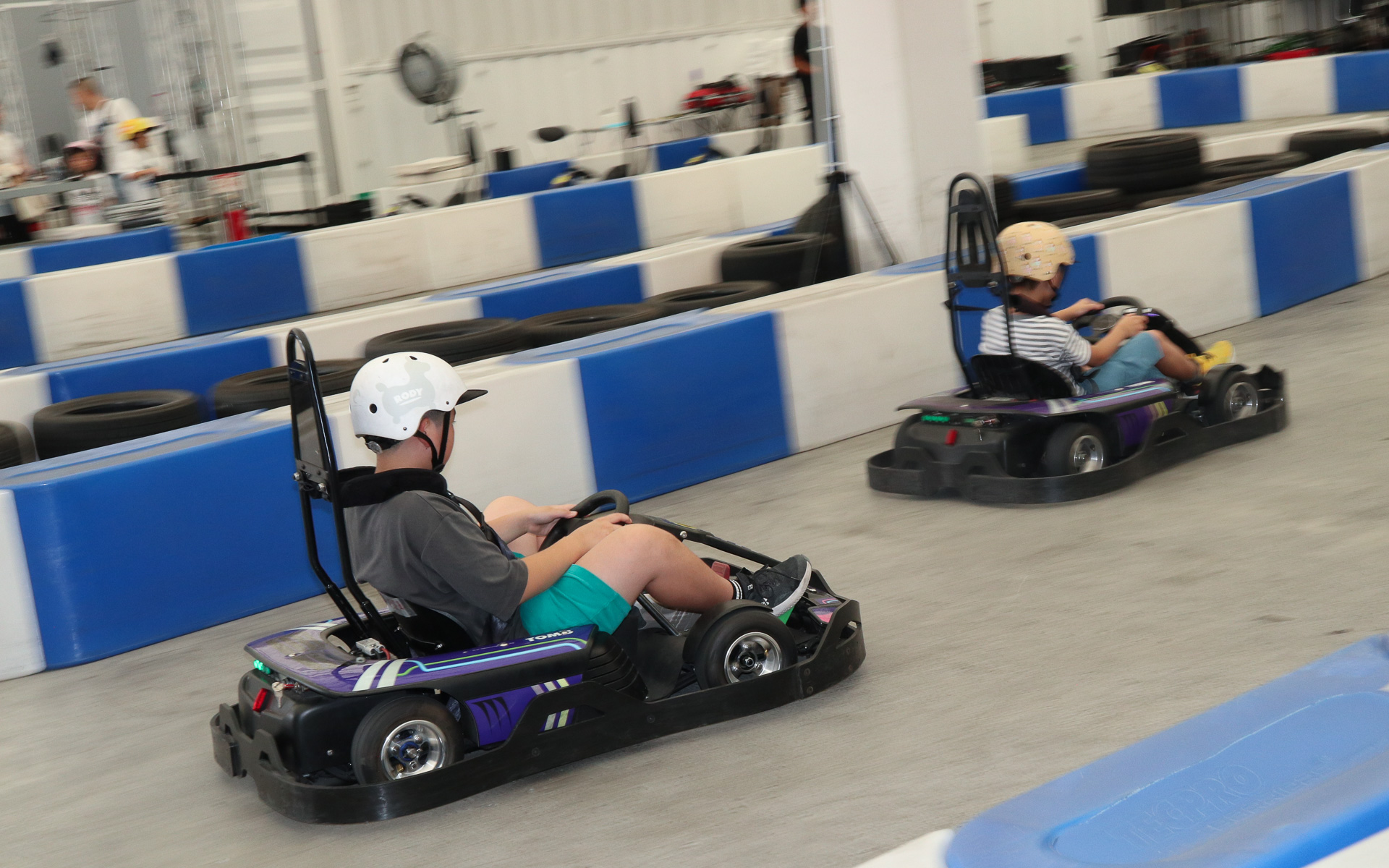 キッズEVカートの無料体験会も実施され、多くの親子連れが列を作ってBEVカートの走りを楽しんだ