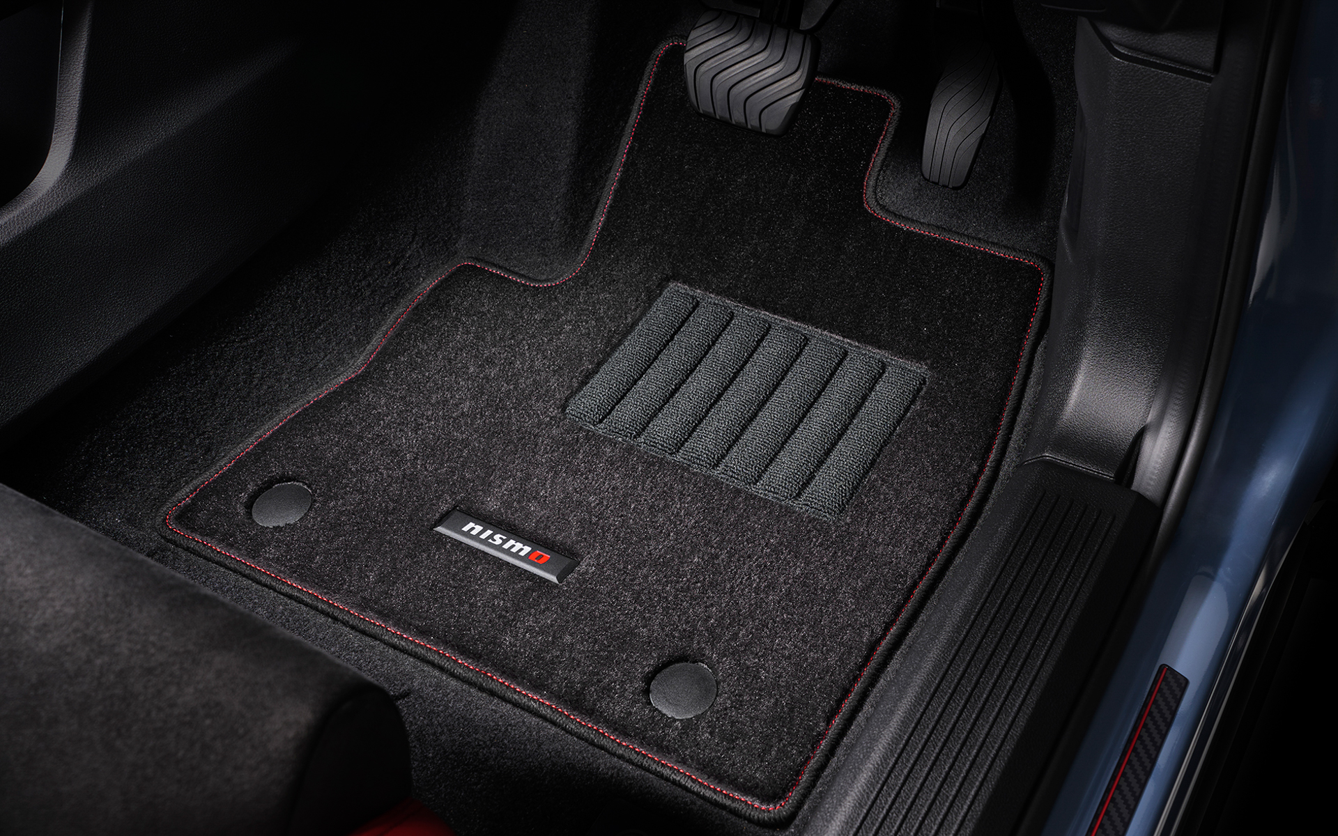 フロアマット装着イメージ（Rock CreekおよびAUTECHは適合外）