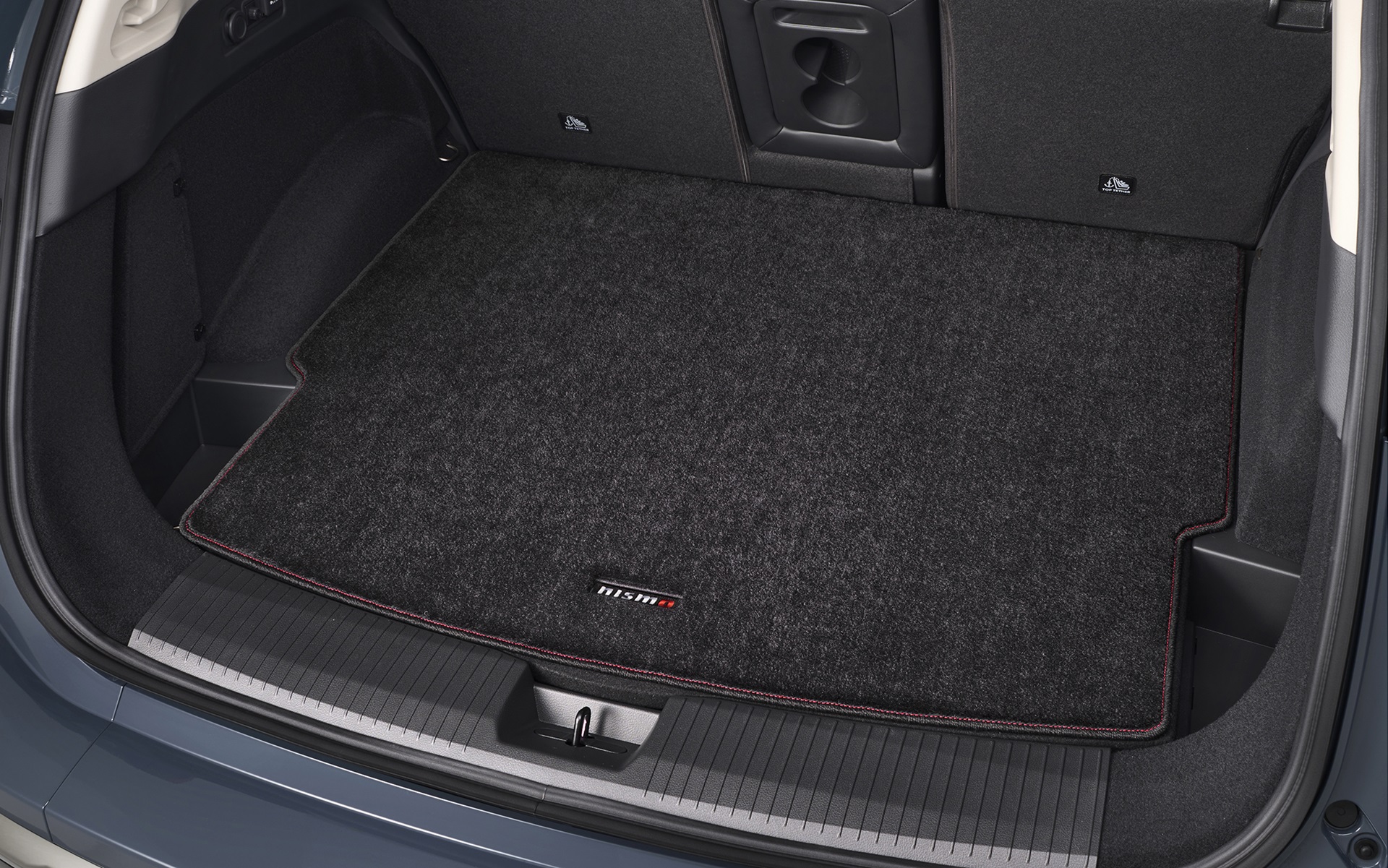 ラゲッジマット装着イメージ（Rock CreekおよびAUTECHは適合外）