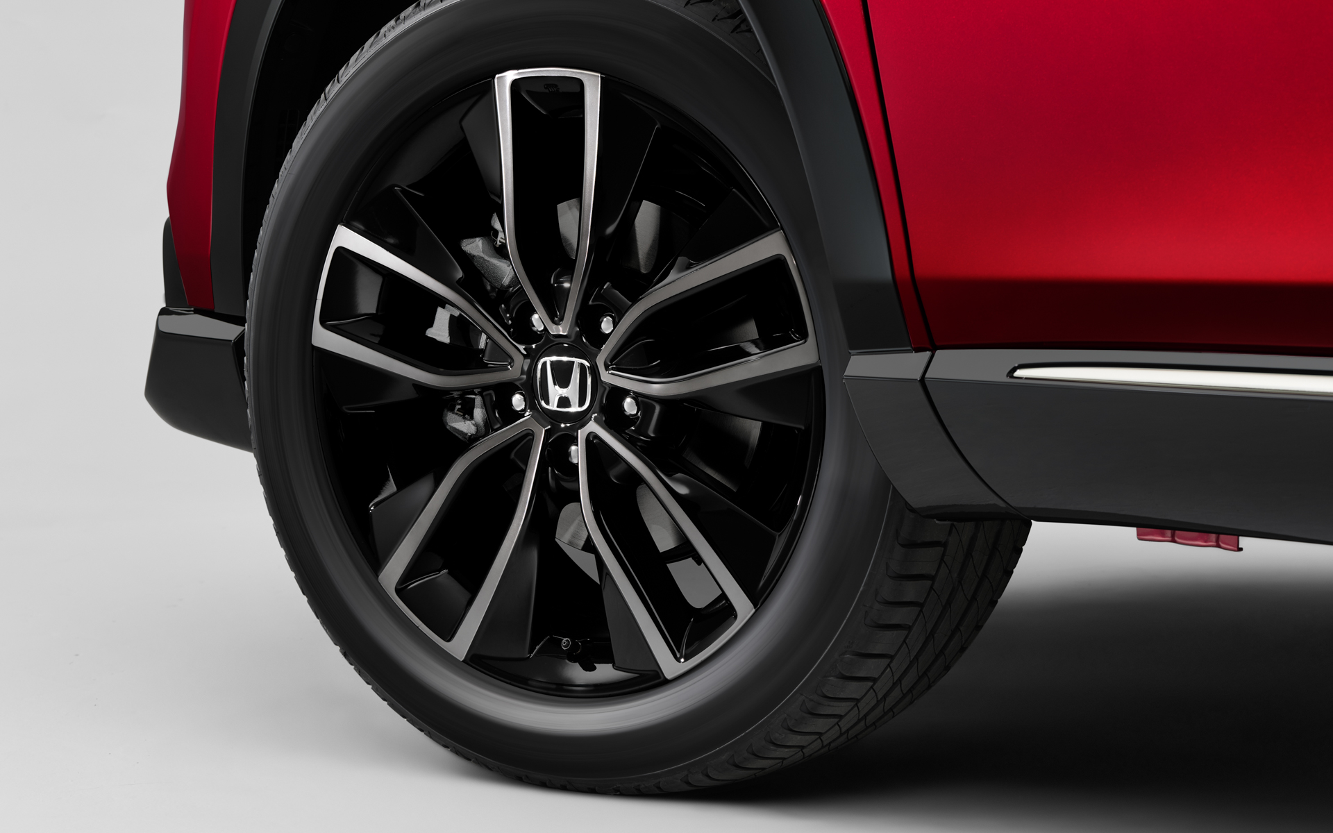 電動パワーステアリングは専用チューニングを施している