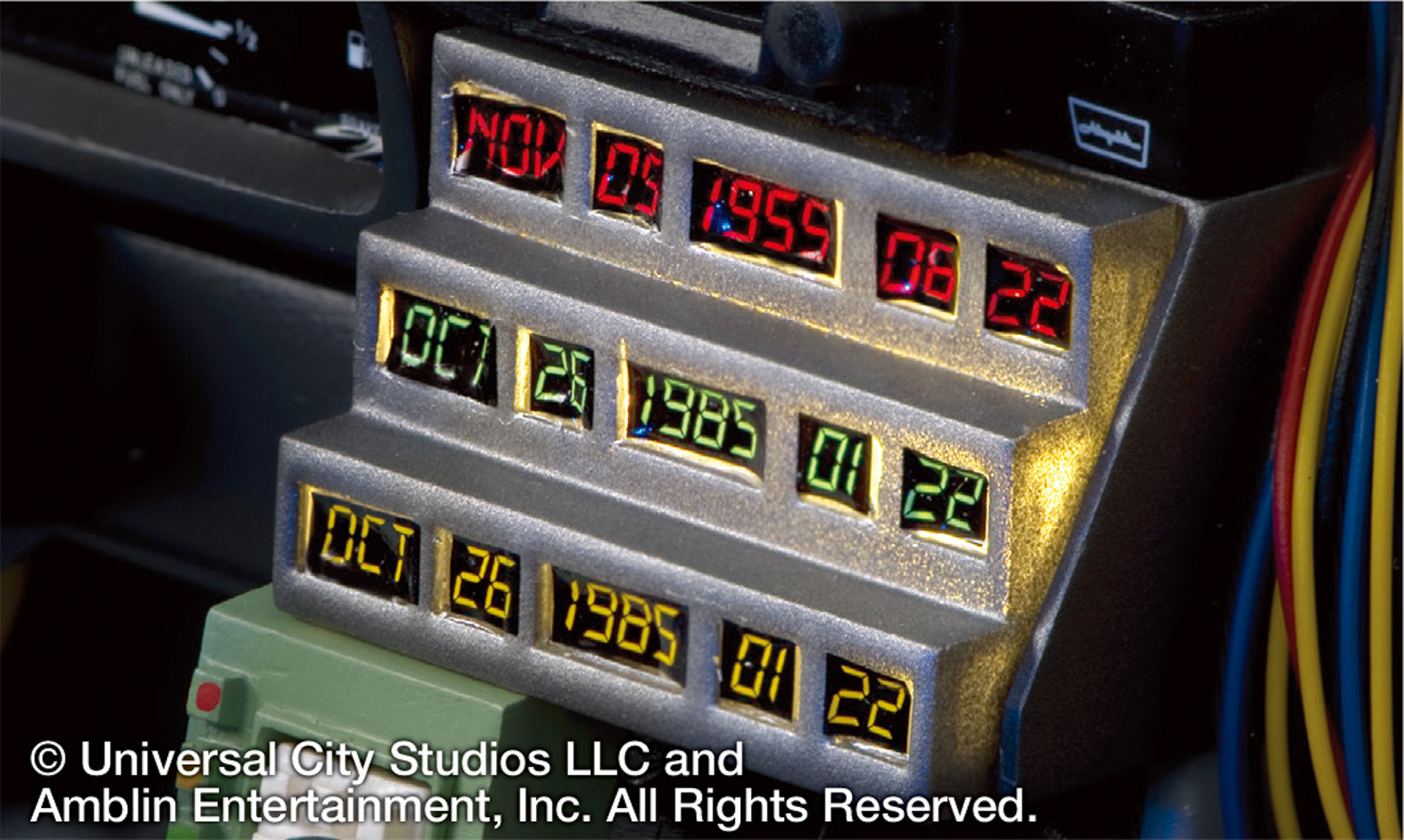 映画シリーズに登場する重要な日付がセットされた点灯式のタイムサーキット