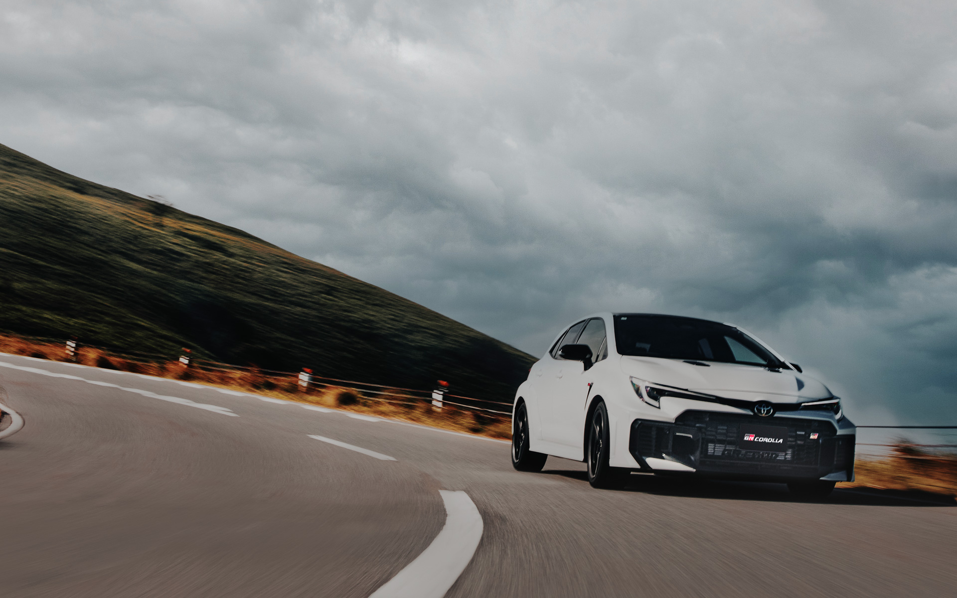 一部改良ではボディ骨格と吸気冷却性能の改善などを実施