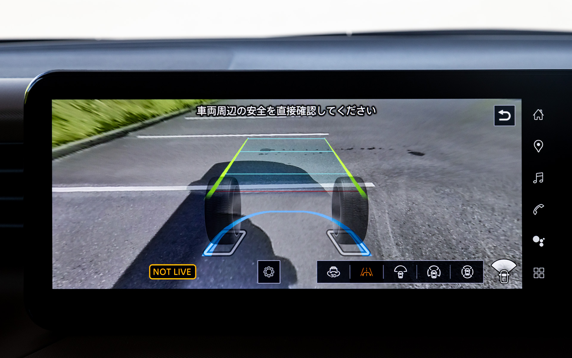 ルークスとして初めてメーカーオプションのNissanConnectインフォテインメントシステムを採用。写真は軽自動車初の「インビジブルフードビュー」