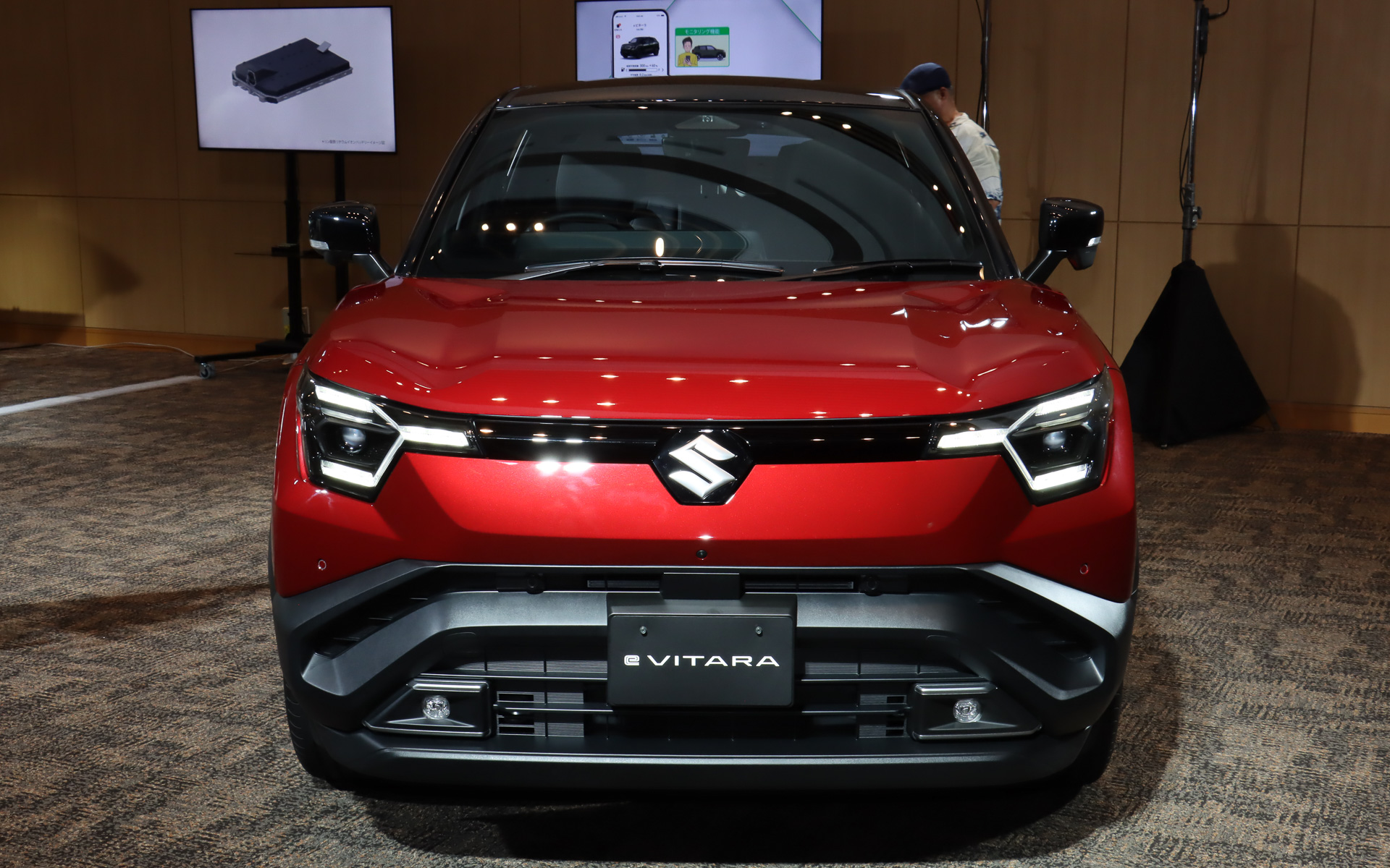 ボディサイズは4275×1800×1640mm（全長×全幅×全高）、ホイールベースは2700mm