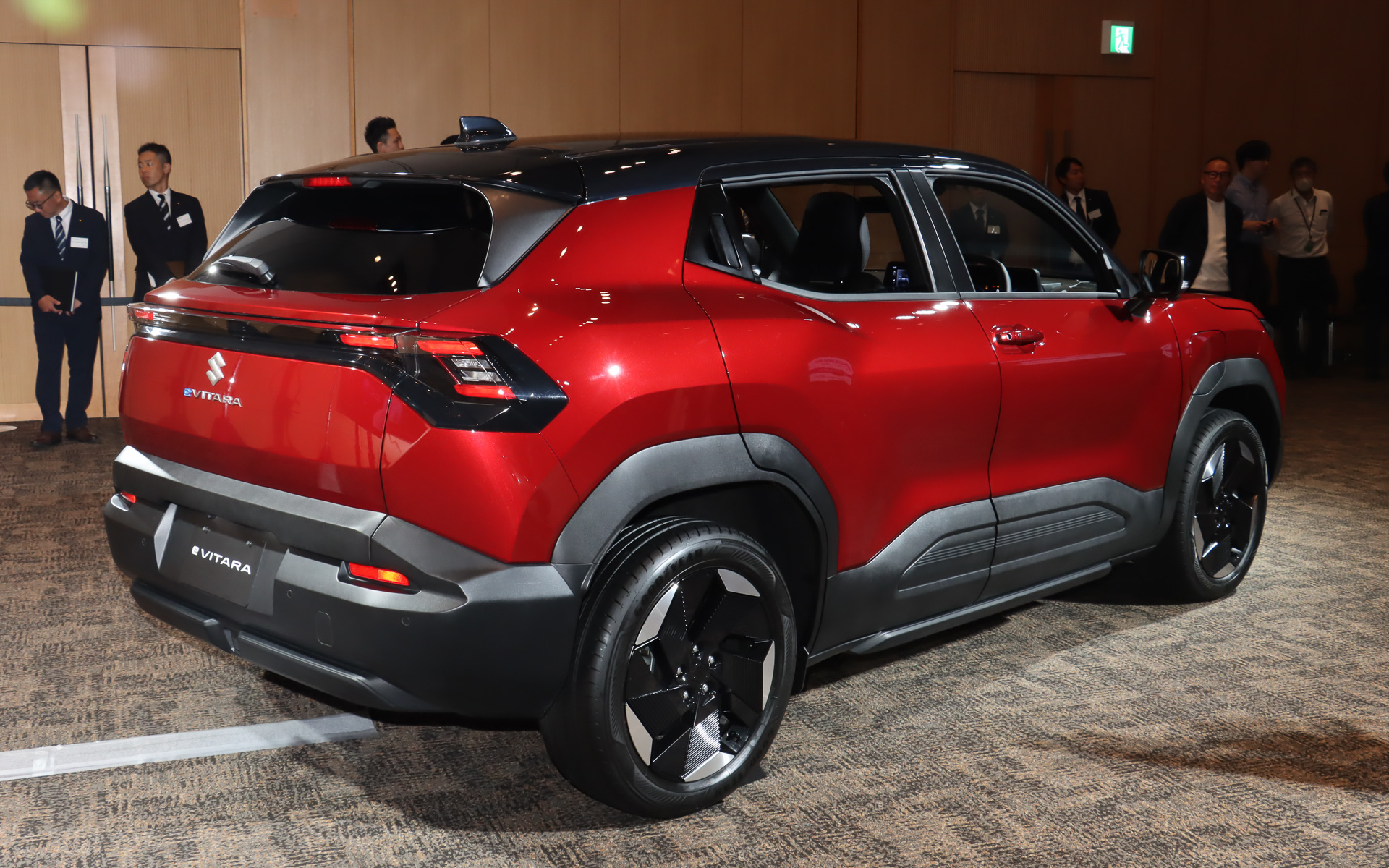 ボディサイズは4275×1800×1640mm（全長×全幅×全高）、ホイールベースは2700mm