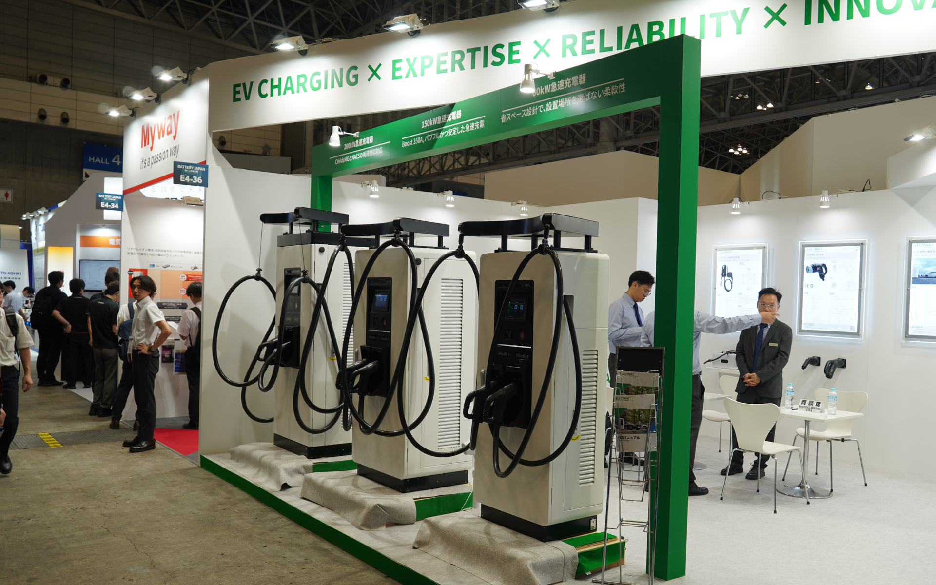 広州エレクトウェー機電設備有限公司は200kW、100kW、60kWの急速充電器を展示