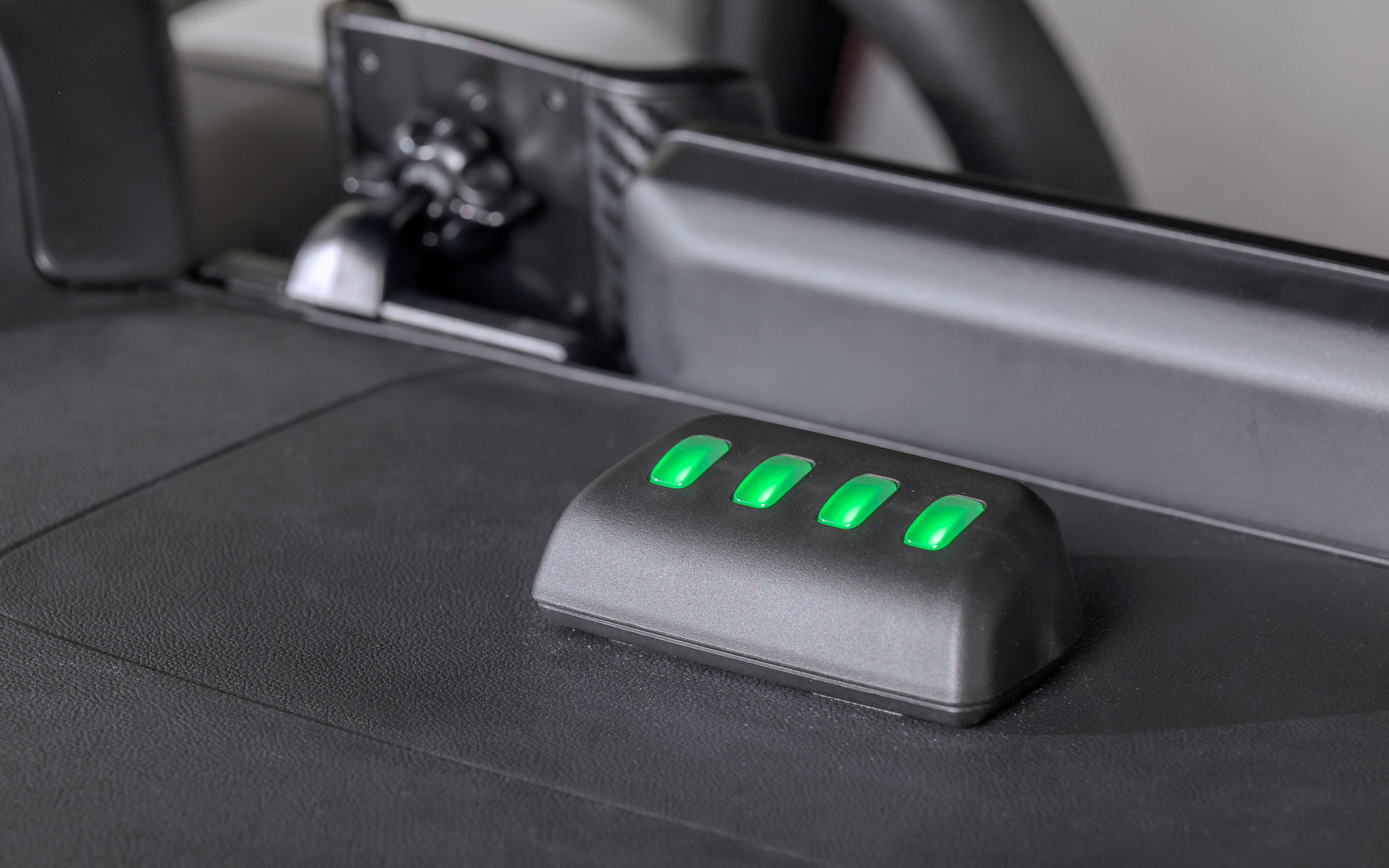 充電状況をLED点灯で確認できる充電インジケーター