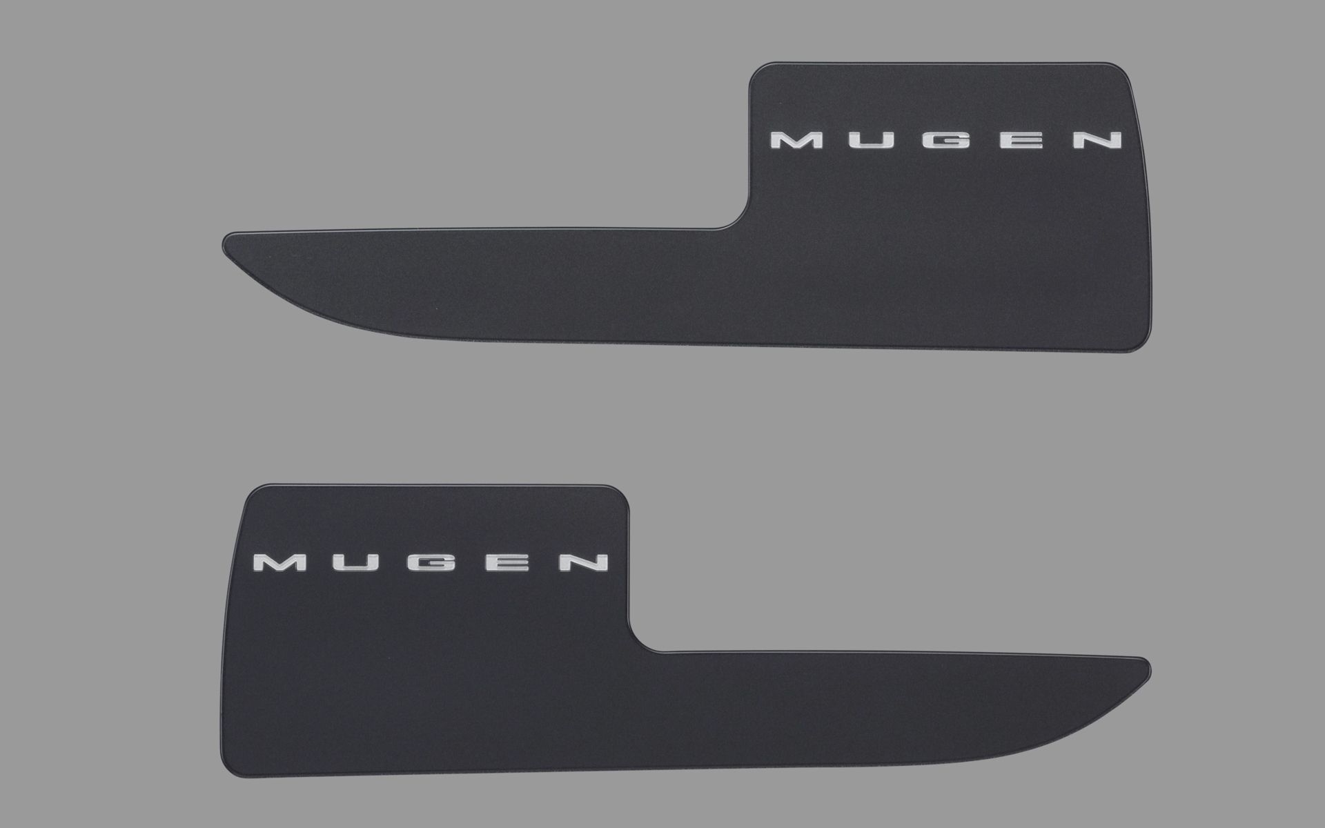 乗降時に靴や荷物が当たることでドアライニングに付いてしまう傷や汚れを防止する「ドアインナープロテクター」。フロント用2枚入り。価格1万3200円