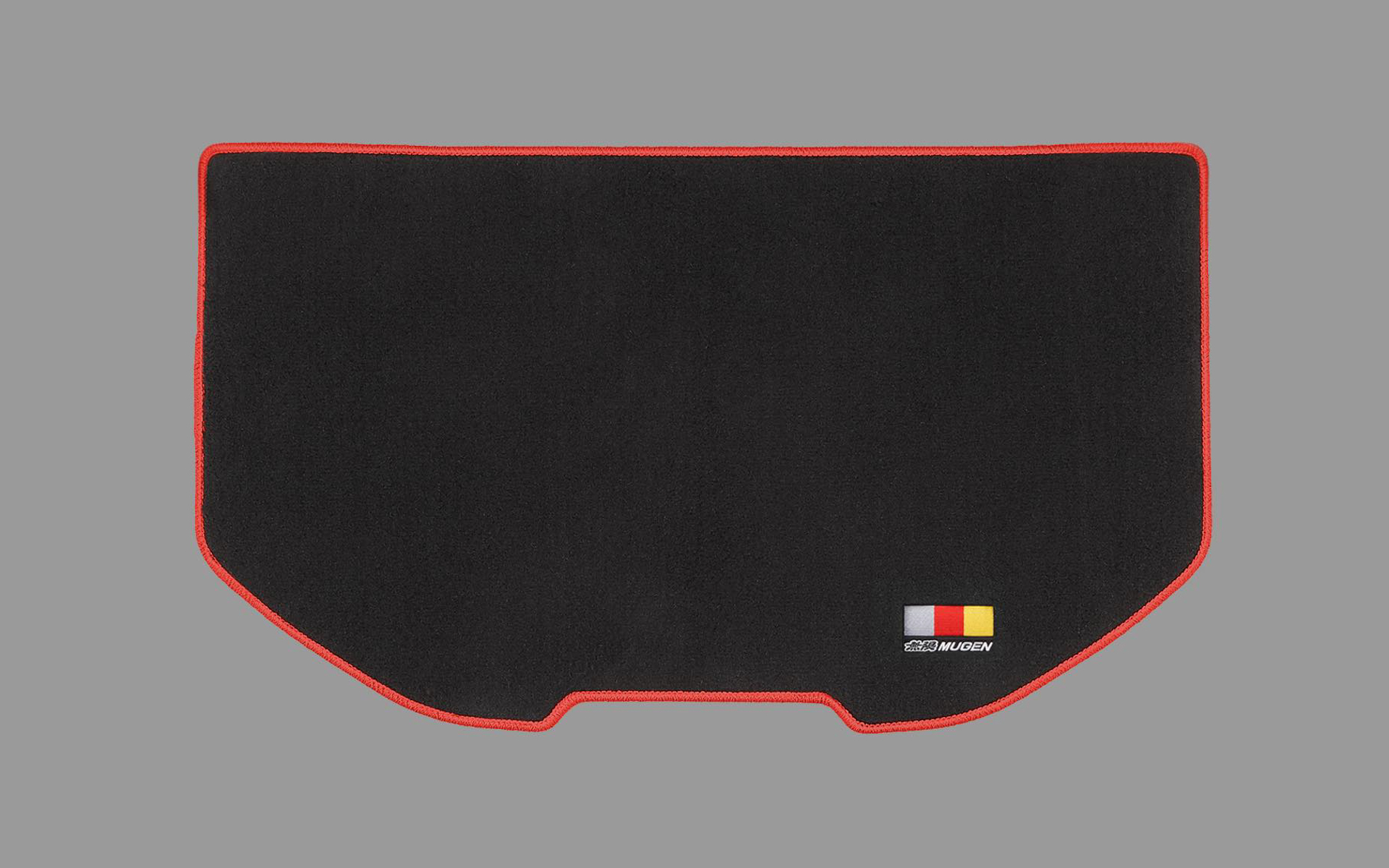 ラゲッジルームフロアの汚れを抑止する「スポーツラゲッジマット」。スポーツマットと同様の材質を採用し、高い質感と耐久性を実現。無限ロゴ刺繍エンブレム入り。価格1万6500円