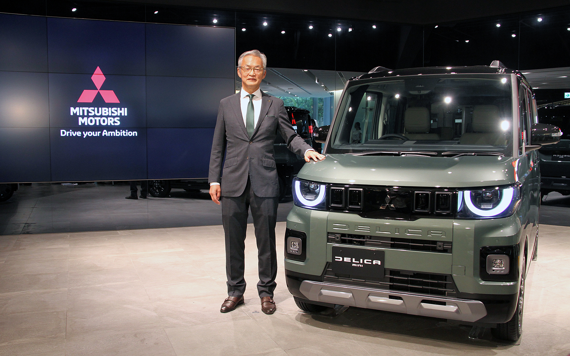 新型軽乗用車「デリカミニ」の発表に合わせ、三菱自動車工業株式会社 代表執行役副社長（営業担当）の中村達夫氏が報道陣の取材に応じた