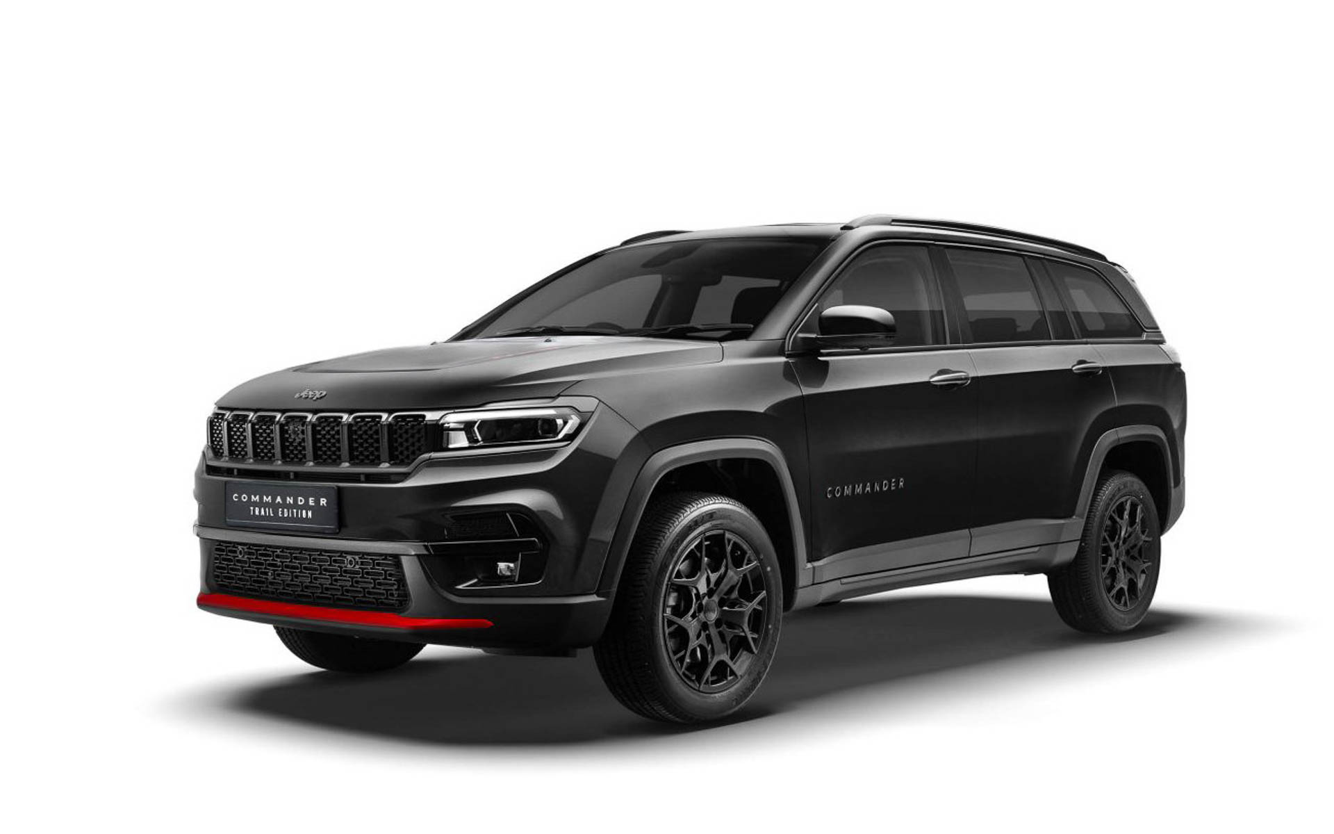 レッドアクセントを採用したコマンダー トレイル エディション