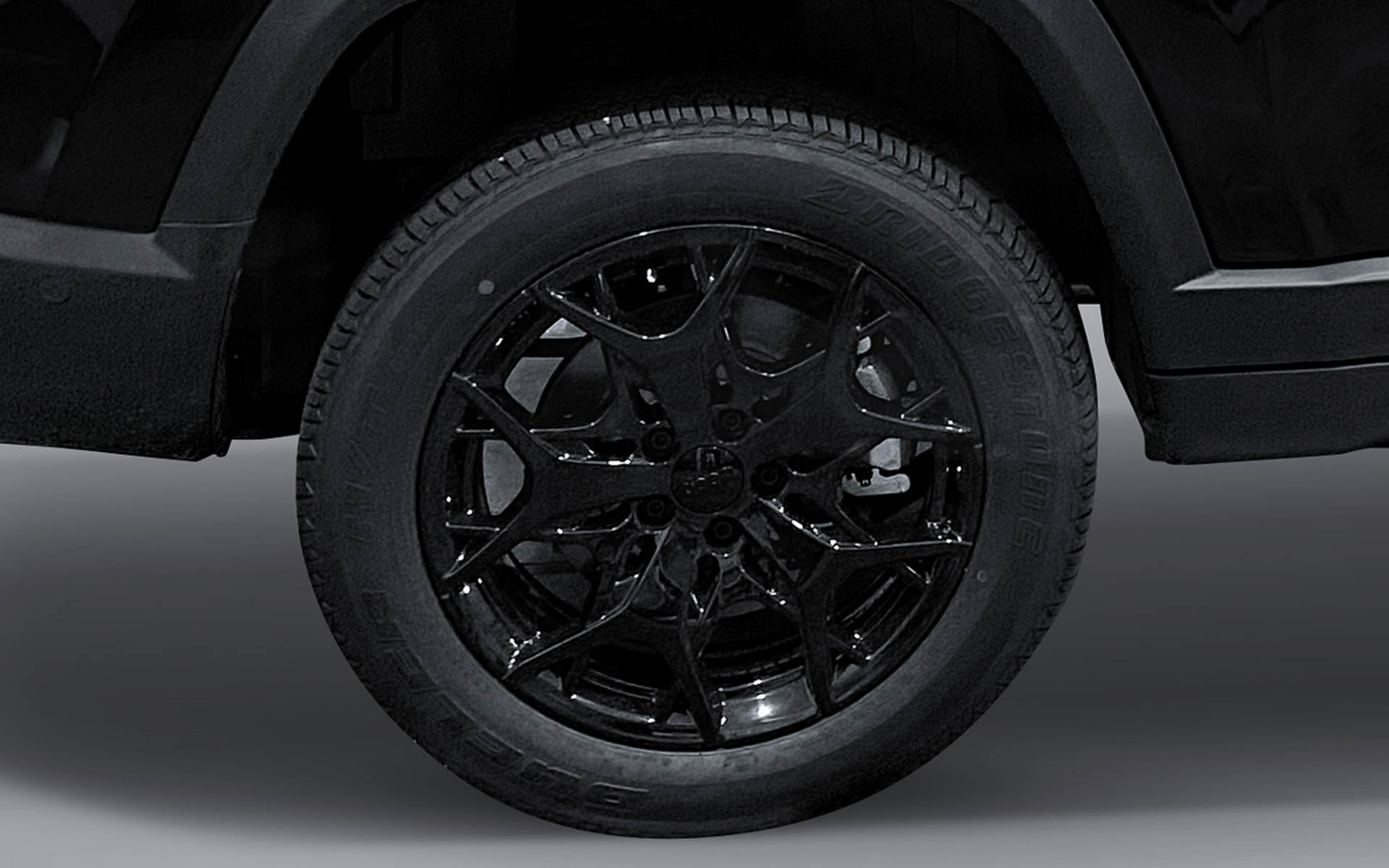 18インチアルミホイール（グロスブラック）