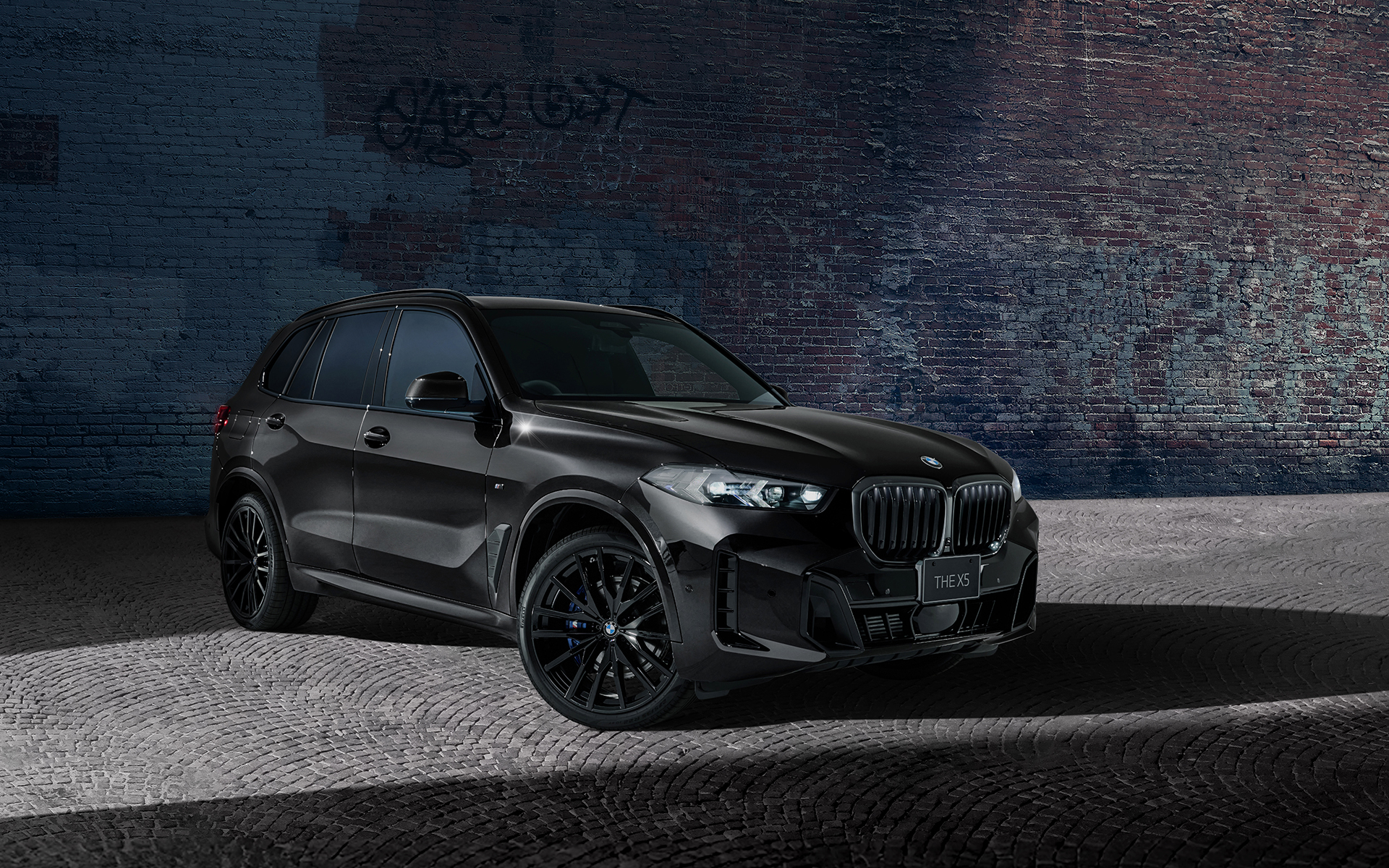 ブラックをテーマにした限定車「X5 Edition Shadow」