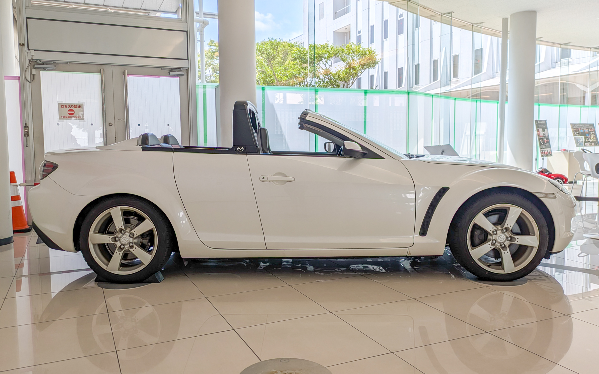 RX-8のオープン仕様サイドビュー