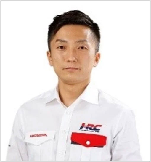 野尻智紀選手。1989年9月15日生まれ。2008年に鈴鹿サーキットレーシングスクール・フォーミュラ（SRS-F）を首席で卒業し、2014年からSUPER GT、スーパーフォーミュラ（SF）に参戦。2021年、2022年にSFチャンピオンを獲得