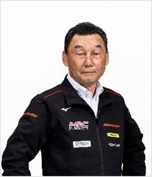 中嶋悟総監督。1953年2月23日生まれ。1987年に日本初のF1フル参戦ドライバーとして、Lotus Hondaからデビュー。1991年に引退後、NAKAJIMA RACING総監督として日本のレースシーンで数々のスタードライバーを育てる