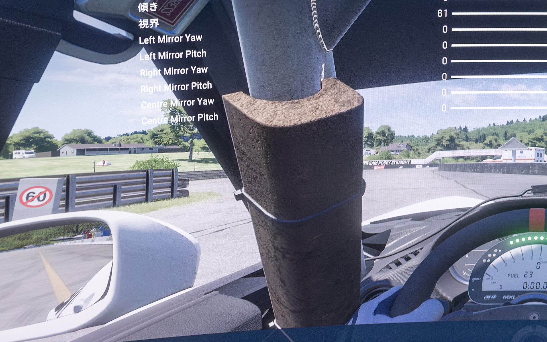 風景の見え方もドライビングに大きく影響するものだという。その点に関しても山野氏は満足だと語る。ちなみにロールケージに巻かれたパッドの質感やパッドを止める結束バンドの使い方など細かい作り込みにも関心していたのが印象的だった