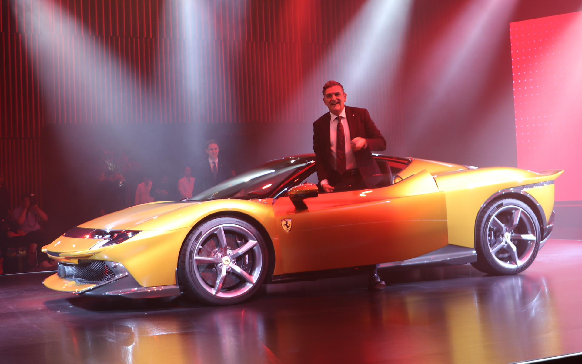 アンベールではドナート・ロマニエッロ社長がステアリングを握った