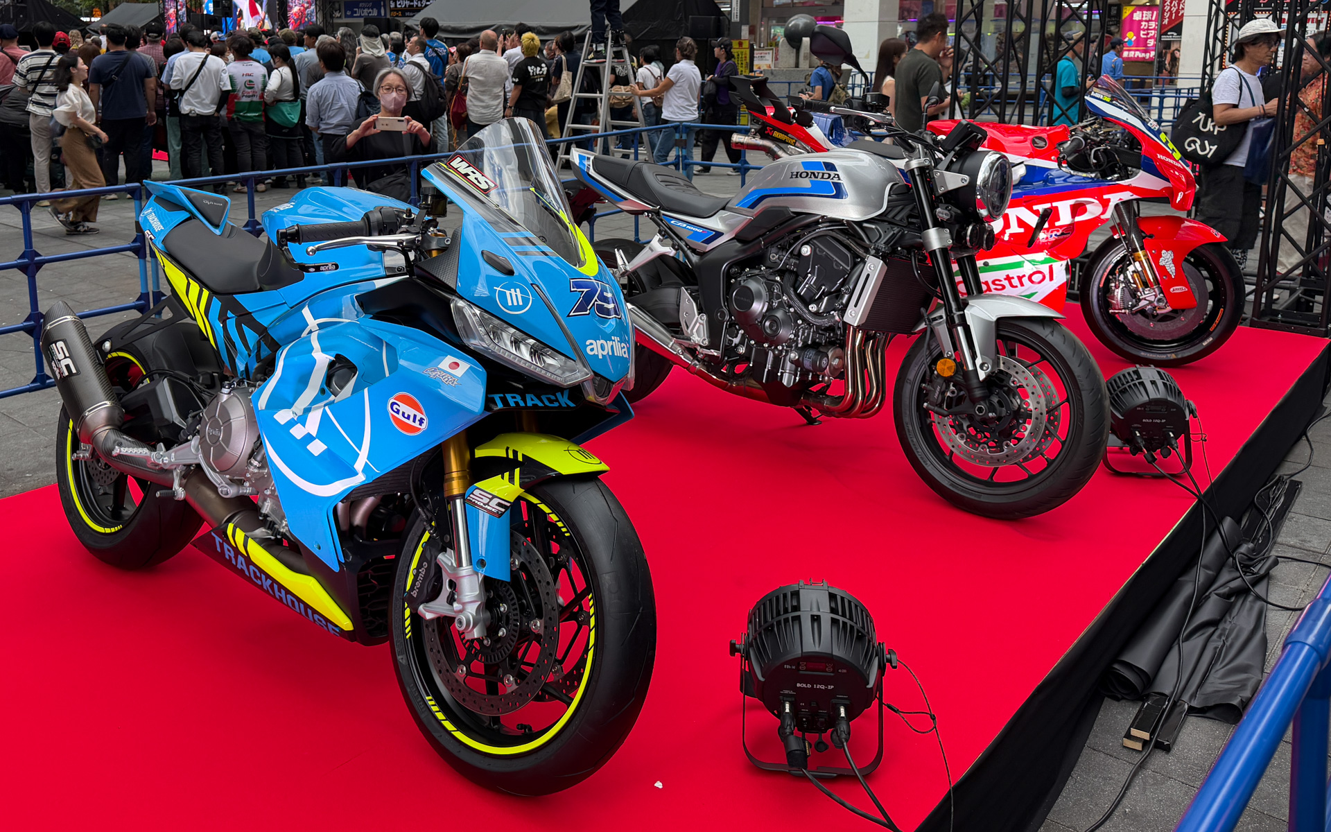 会場では、日本ファクトリーチーム（Honda HRC Castrol、Monster Energy Yamaha MotoGP ）のグランプリマシンや小椋藍選手所属Trackhouse MotoGP Teamのリバリーを施したAprilia製RS 660 Extrema、Panigale V4 Tricolore（Ducati）などが展示された