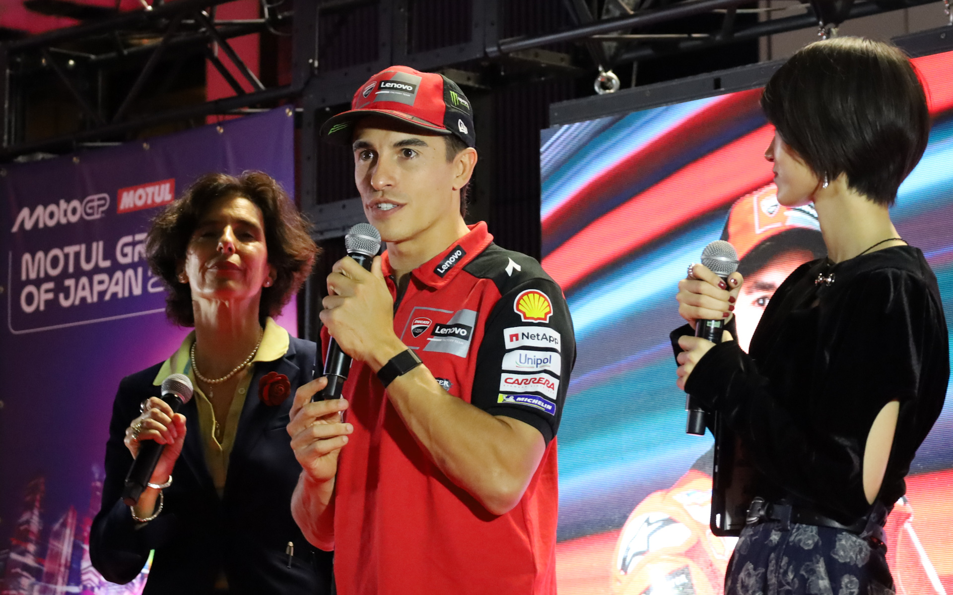 MotoGP日本グランプリで自身100勝目、2025年シリーズのチャンピオン獲得がかかるDucati Lenovo Teamのマルク・マルケス選手が新宿歌舞伎町に登場
