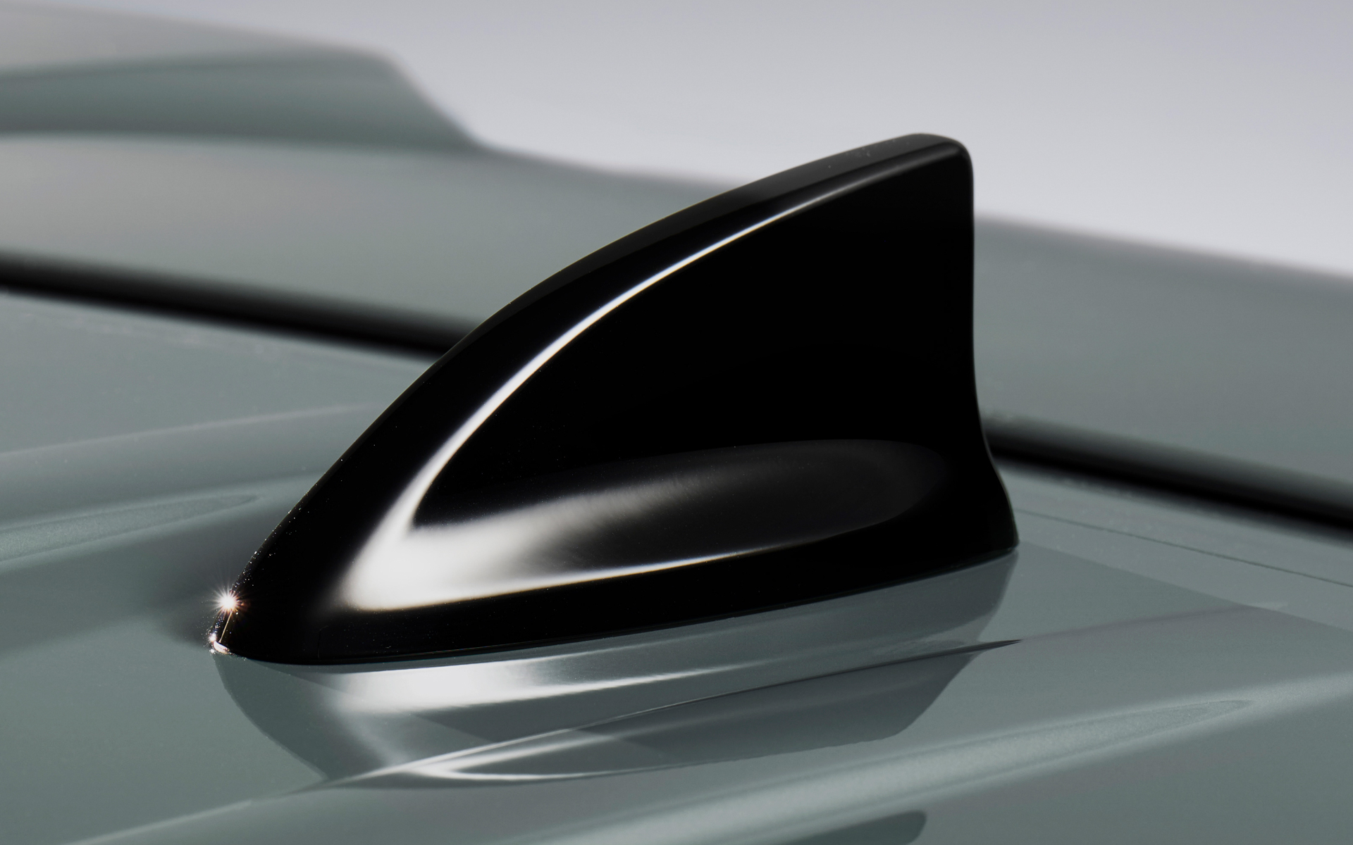 シャークフィンアンテナ（ベルリナブラック塗装）