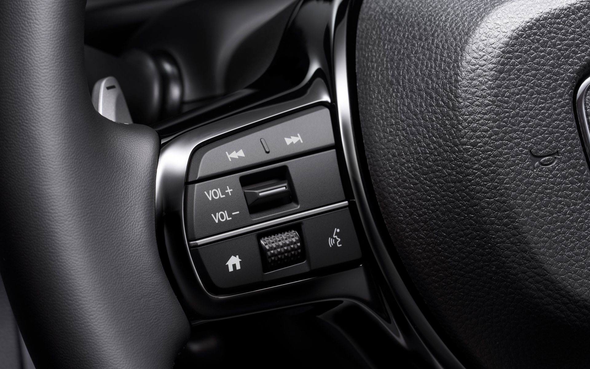 ステアリングガーニッシュ（ピアノブラック塗装）