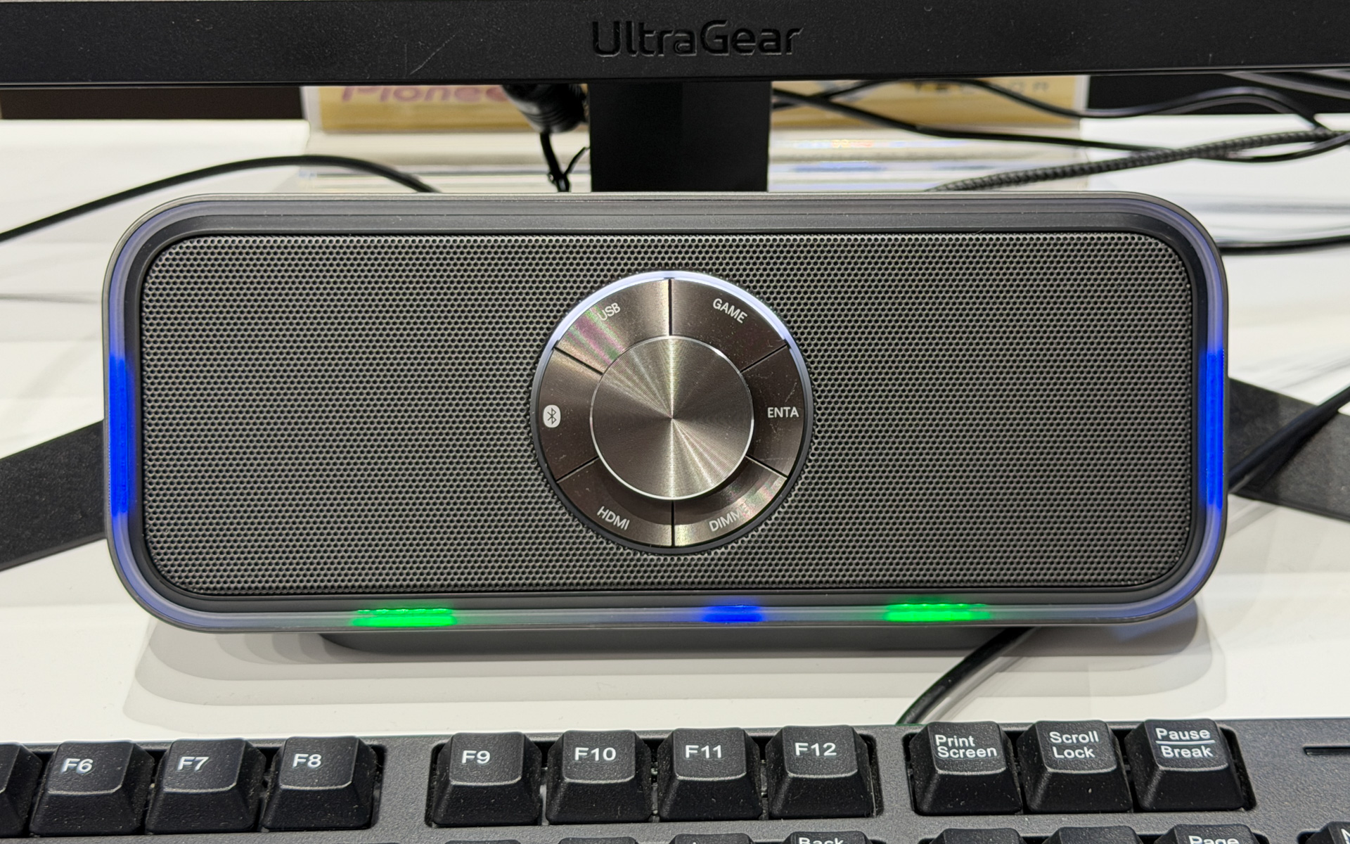 「コンパクトフロントスピーカー」（TQ-FG3000）