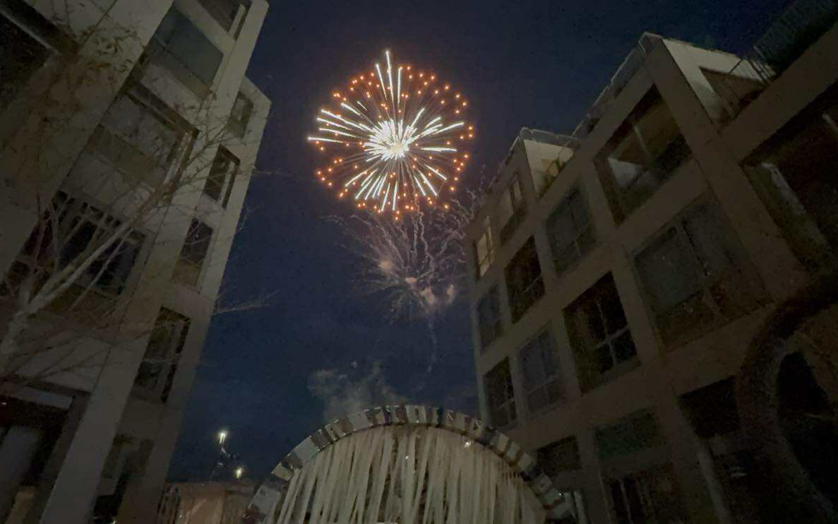 ウーブンシティではオープニングを祝って花火が打ち上げられた