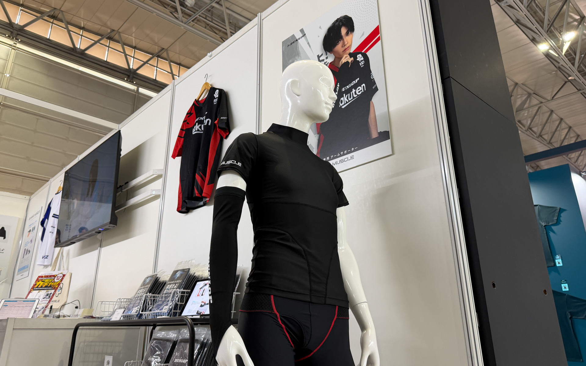 eスポーツプレーヤー向けのパフォーマンス向上アイテムを展示販売