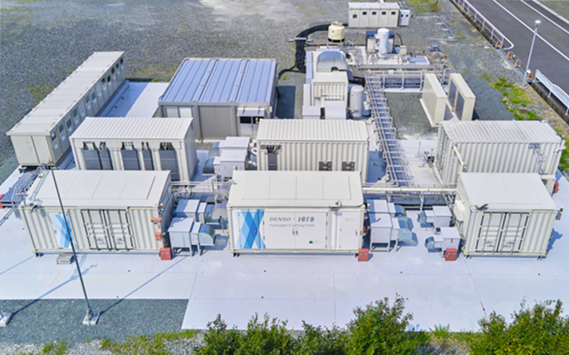 JERA新名古屋火力発電所に設置した水素製造実証の全景