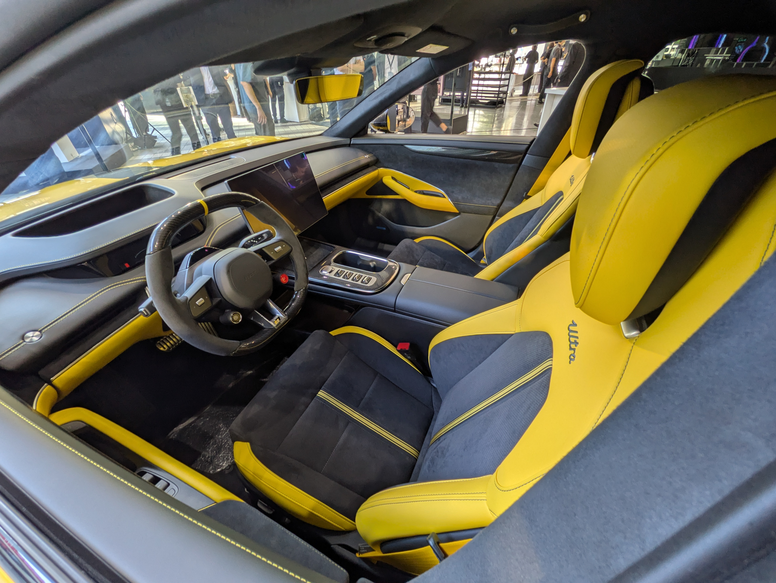 SU7 Ultra（標準モデル）のインテリア