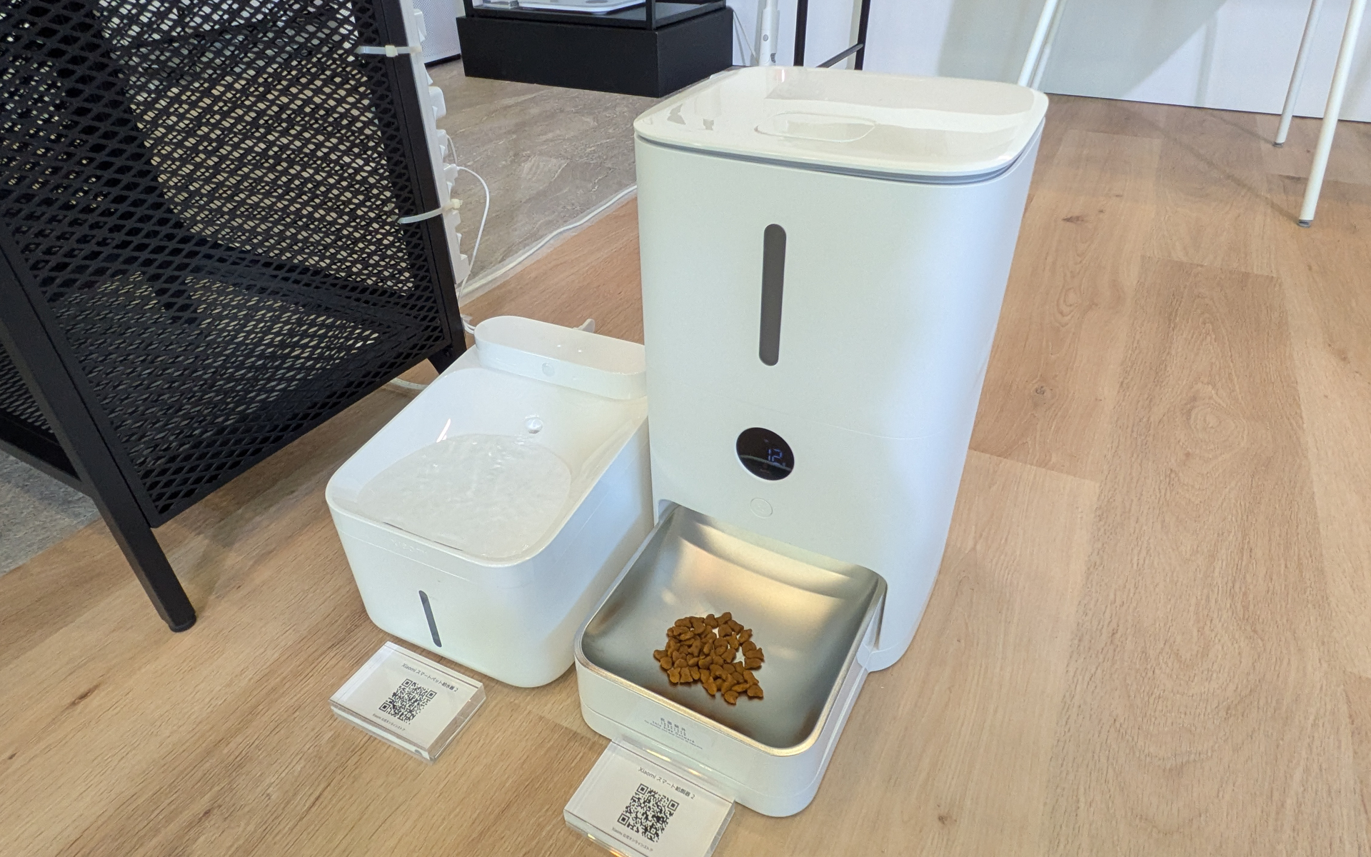 シャオミの新製品がずらりと並び、どれも実際に触れられる